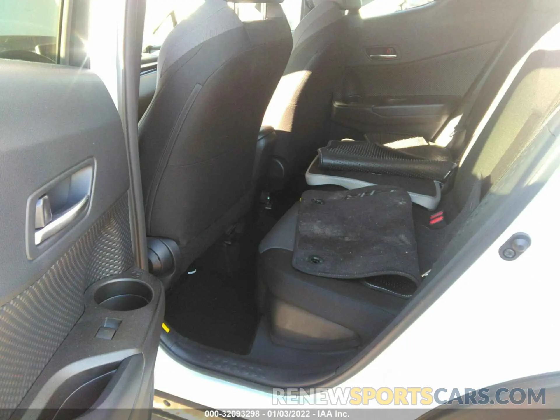 8 fotografías del automóvil dañado JTNKHMBX5L1079999 TOYOTA C-HR 2020