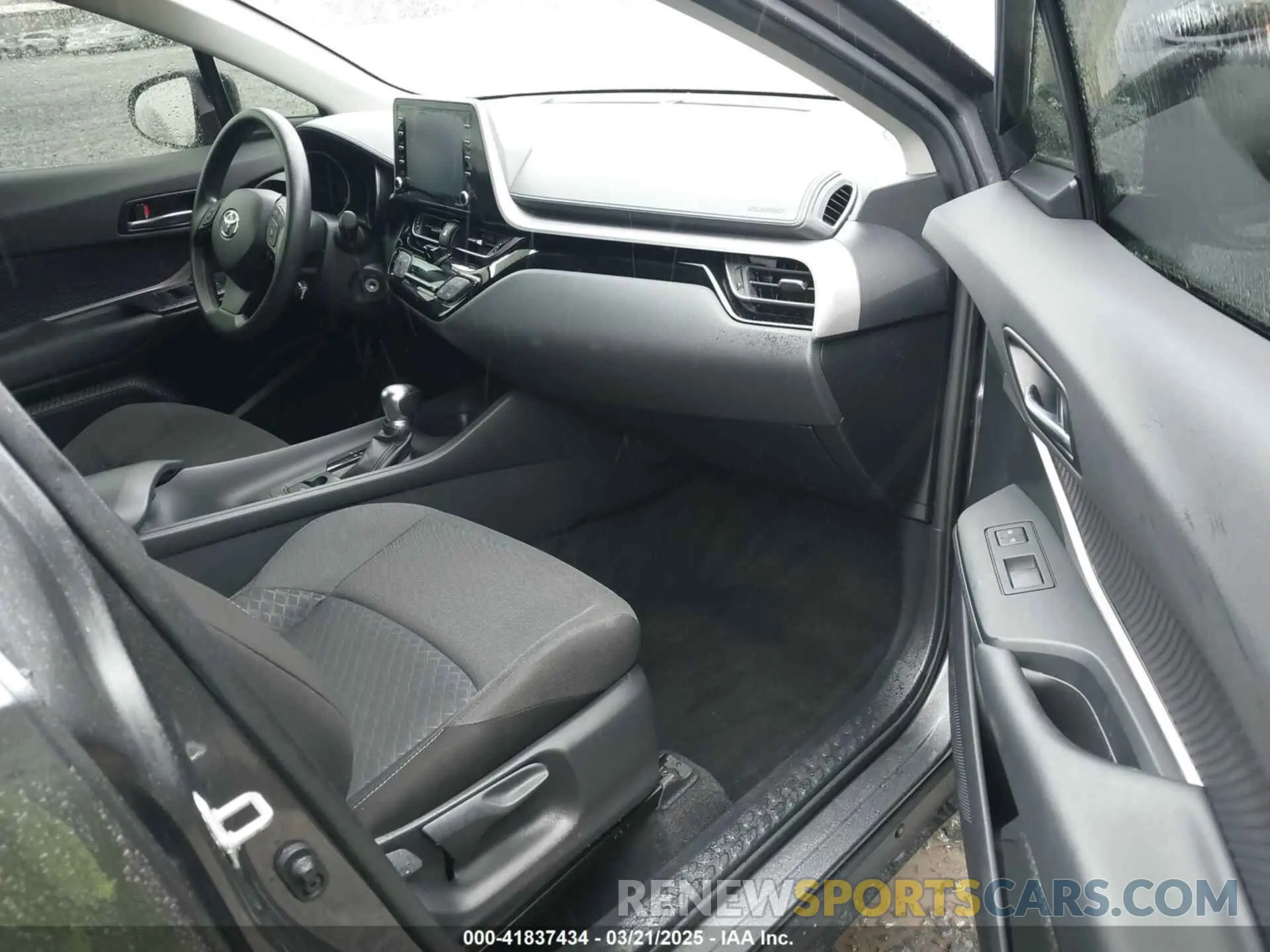 5 fotografías del automóvil dañado JTNKHMBX5L1082286 TOYOTA C-HR 2020