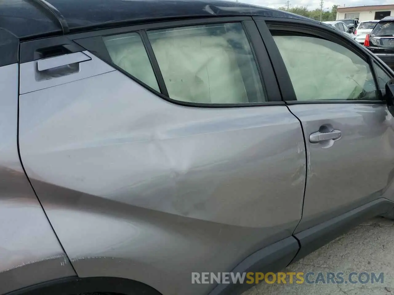 10 fotografías del automóvil dañado JTNKHMBX6L1072821 TOYOTA C-HR 2020