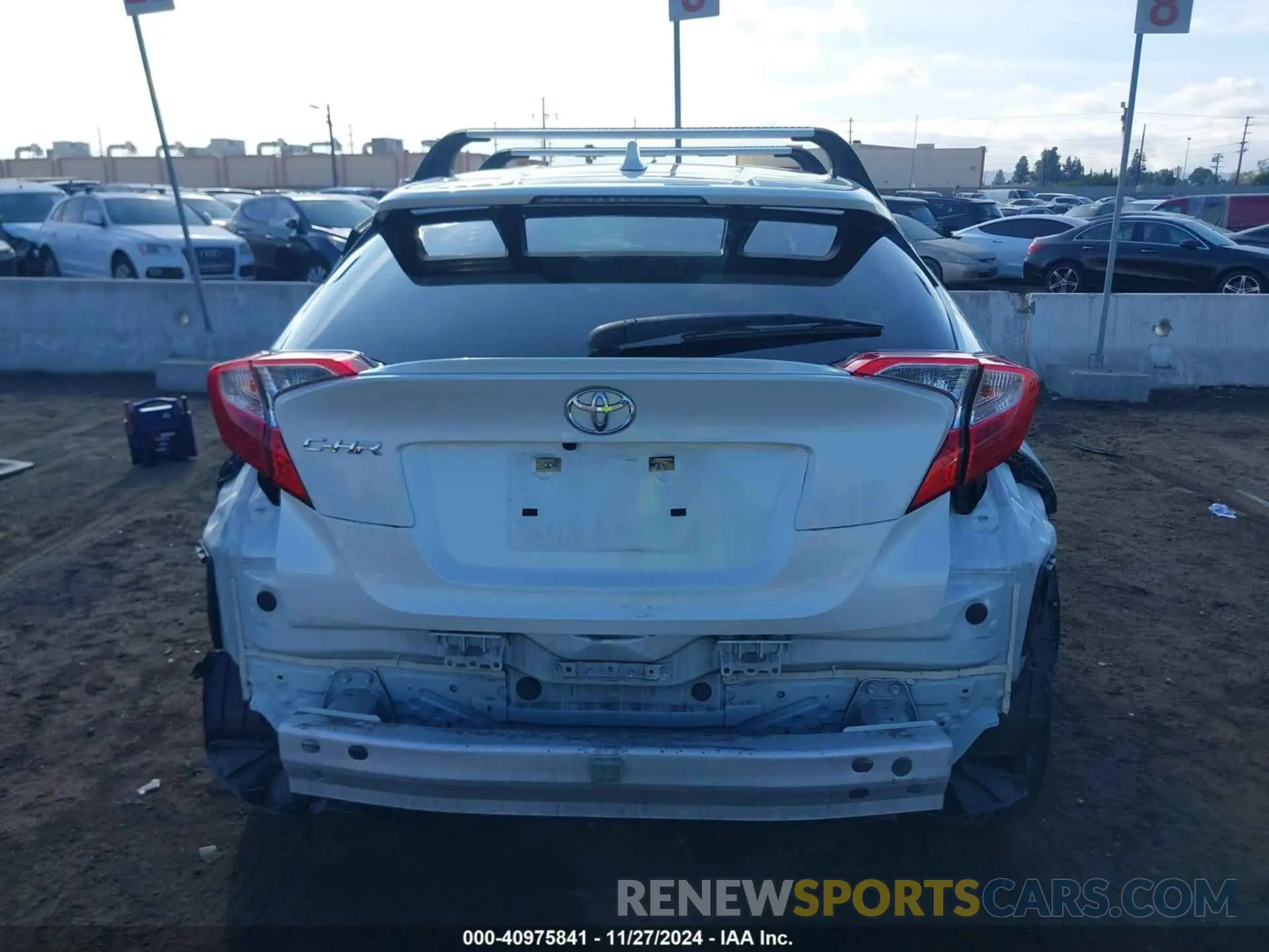 17 fotografías del automóvil dañado JTNKHMBX6L1076433 TOYOTA C-HR 2020