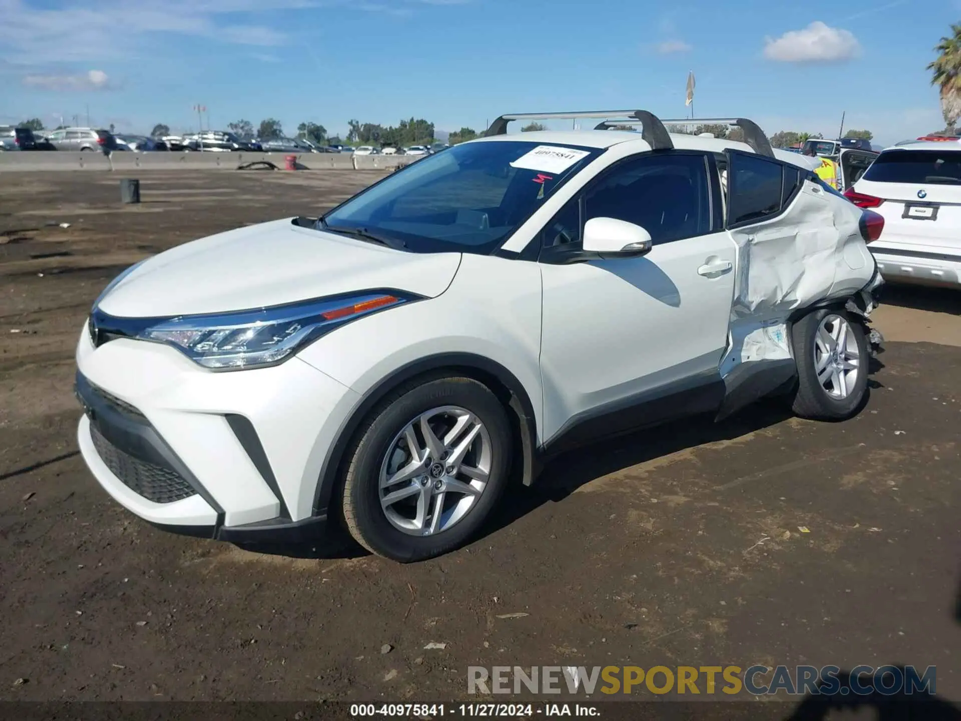2 fotografías del automóvil dañado JTNKHMBX6L1076433 TOYOTA C-HR 2020