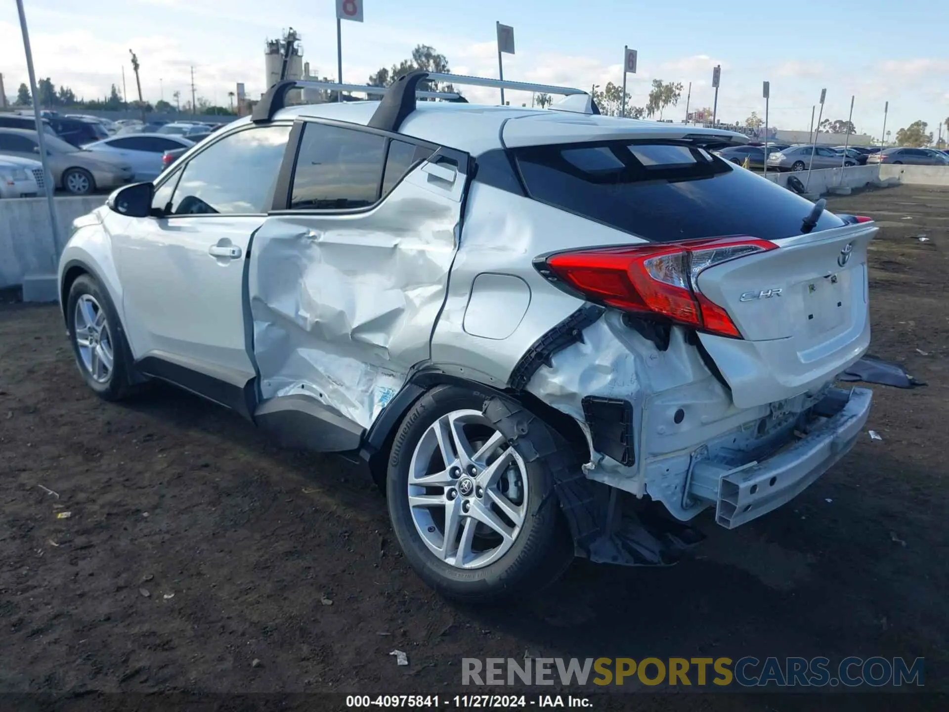 3 fotografías del automóvil dañado JTNKHMBX6L1076433 TOYOTA C-HR 2020