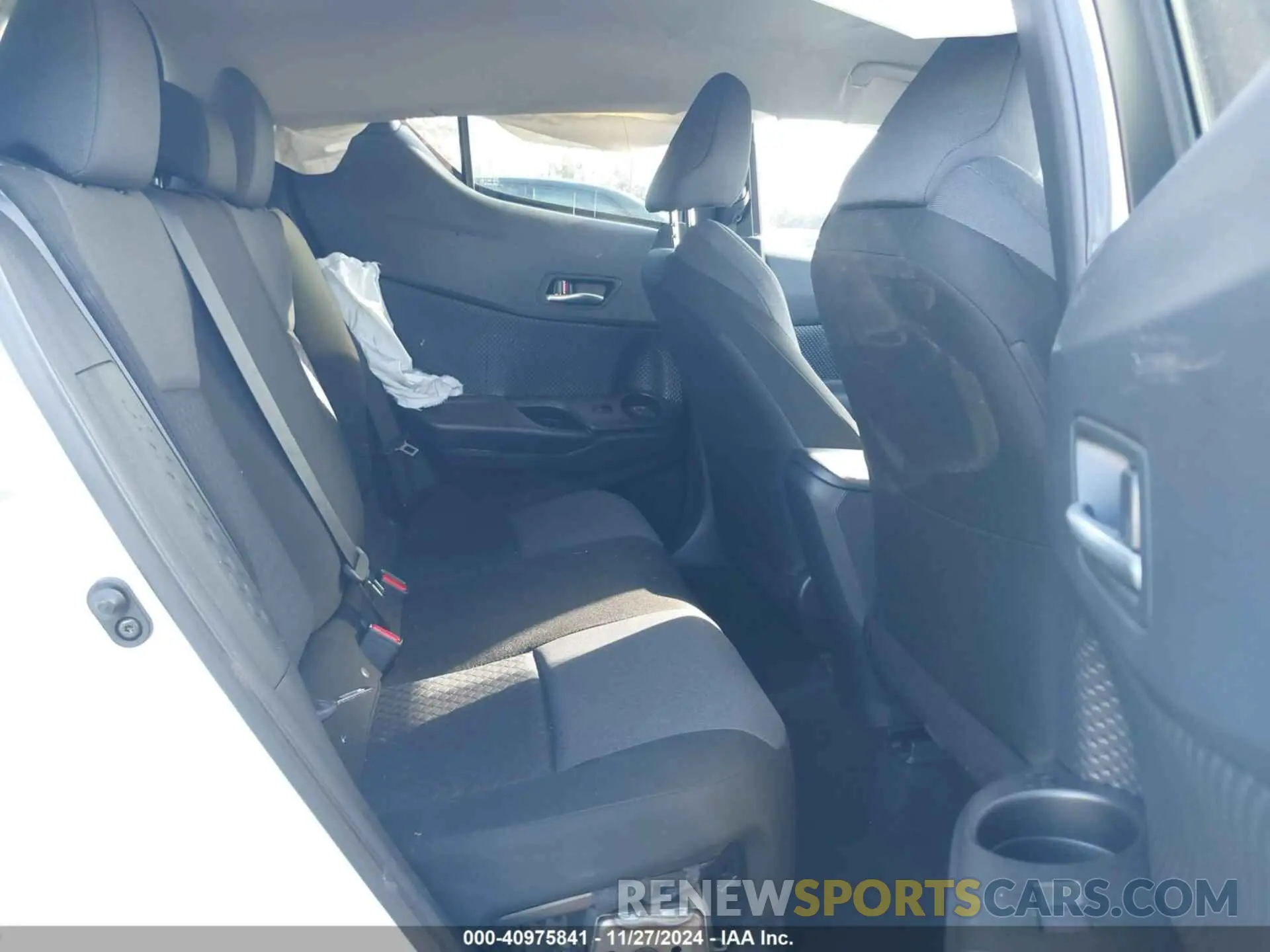 8 fotografías del automóvil dañado JTNKHMBX6L1076433 TOYOTA C-HR 2020