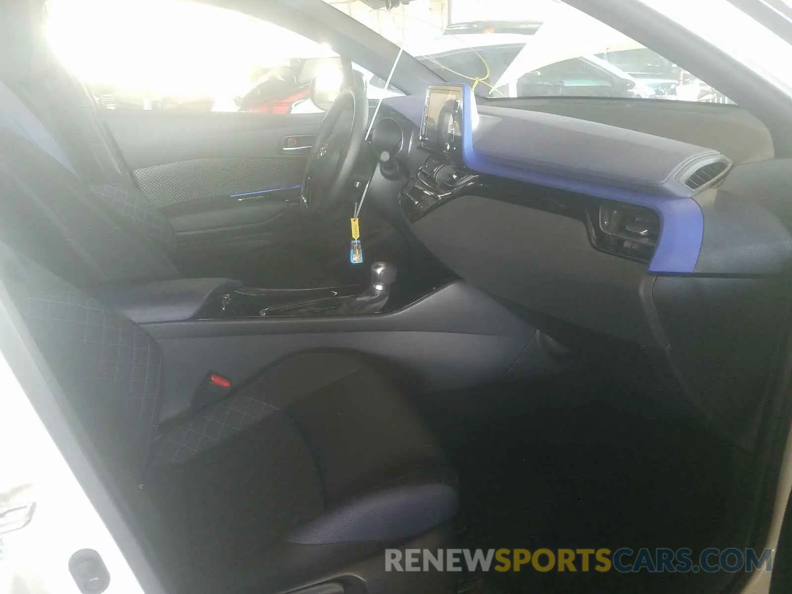 5 fotografías del automóvil dañado JTNKHMBX6L1084712 TOYOTA C-HR 2020