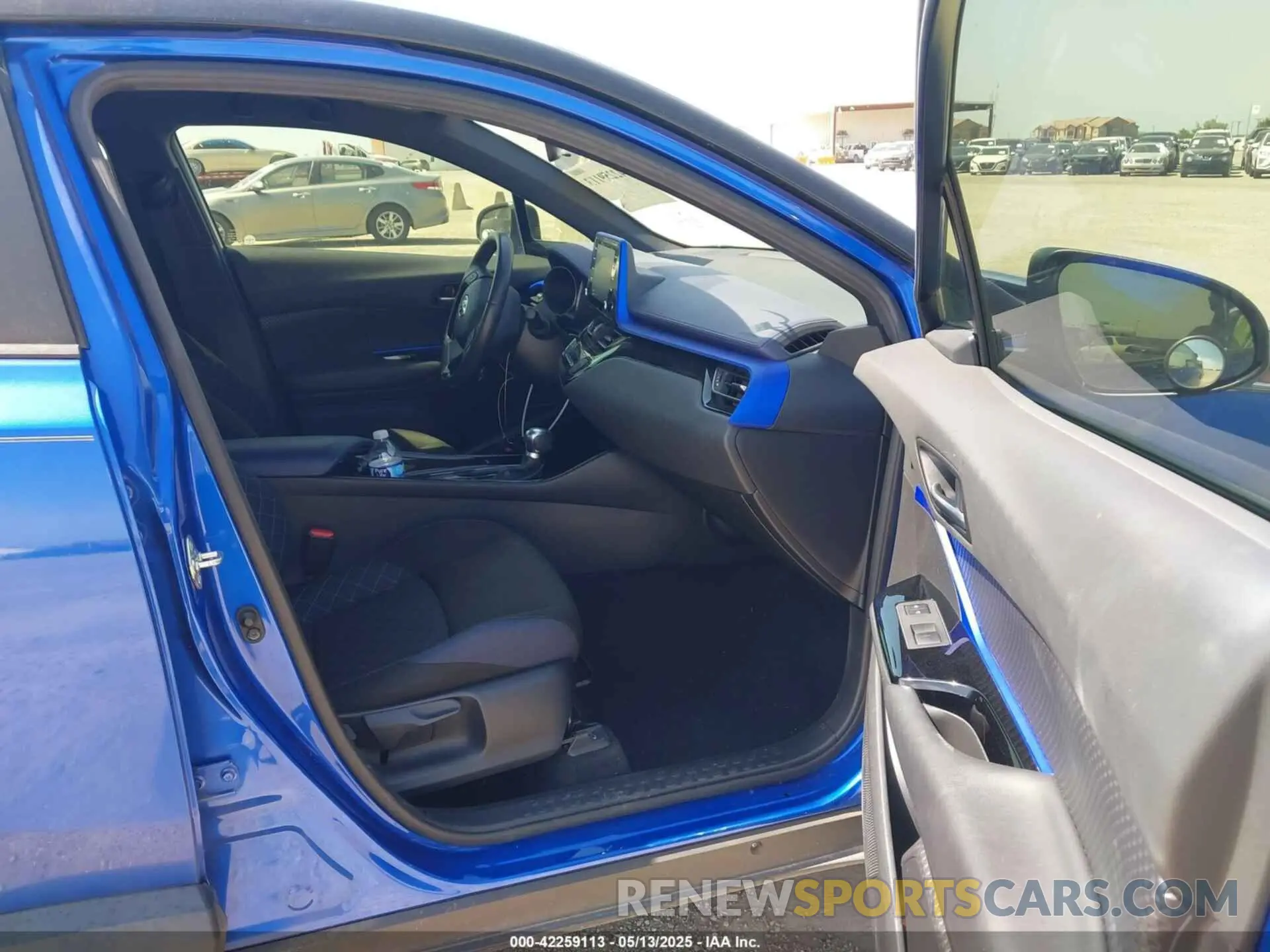 5 fotografías del automóvil dañado JTNKHMBX6L1087867 TOYOTA C-HR 2020