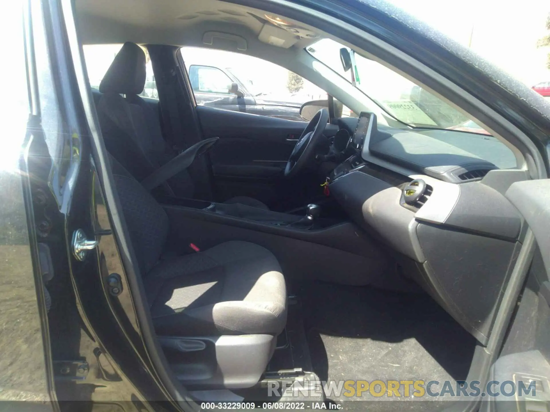 5 fotografías del automóvil dañado JTNKHMBX7L1073881 TOYOTA C-HR 2020