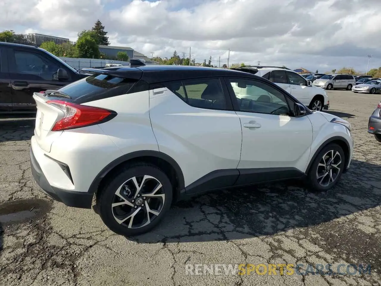 3 fotografías del automóvil dañado JTNKHMBX7L1077252 TOYOTA C-HR 2020