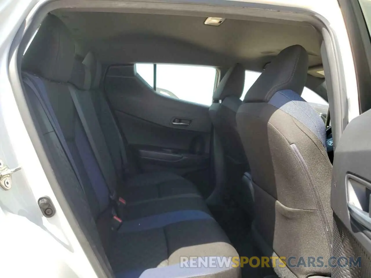 10 fotografías del automóvil dañado JTNKHMBX7L1086100 TOYOTA C-HR 2020