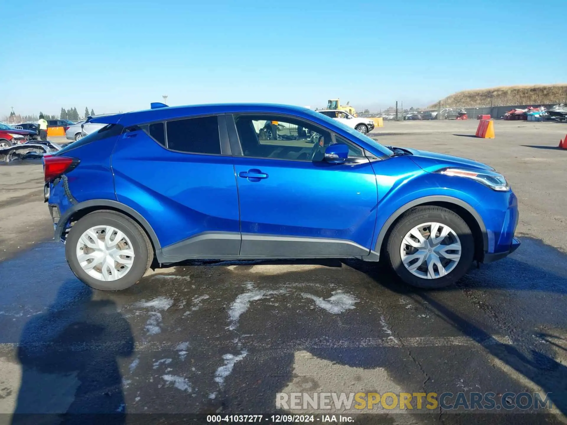 13 fotografías del automóvil dañado JTNKHMBX7L1086114 TOYOTA C-HR 2020