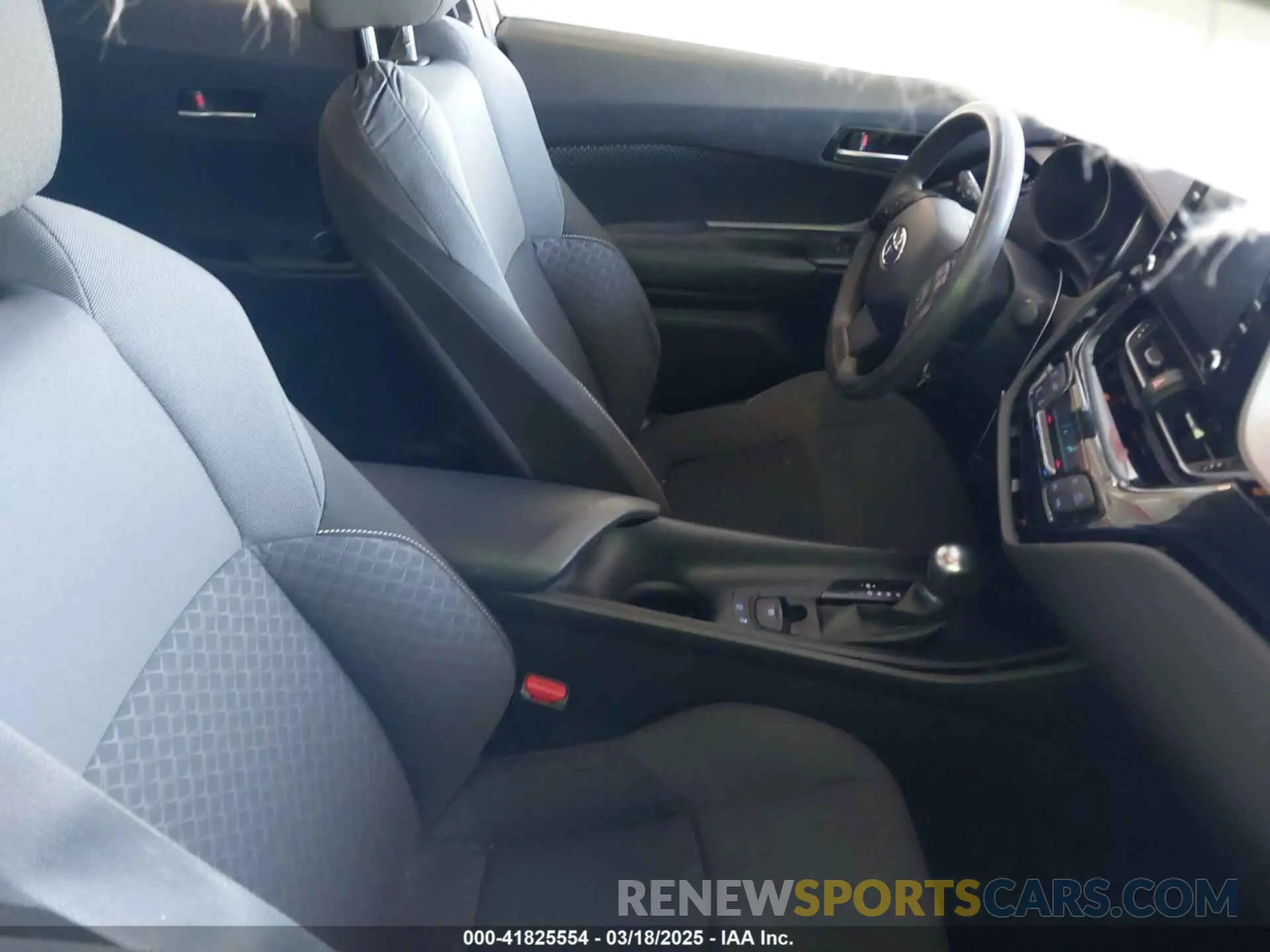 5 fotografías del automóvil dañado JTNKHMBX8L1068088 TOYOTA C-HR 2020