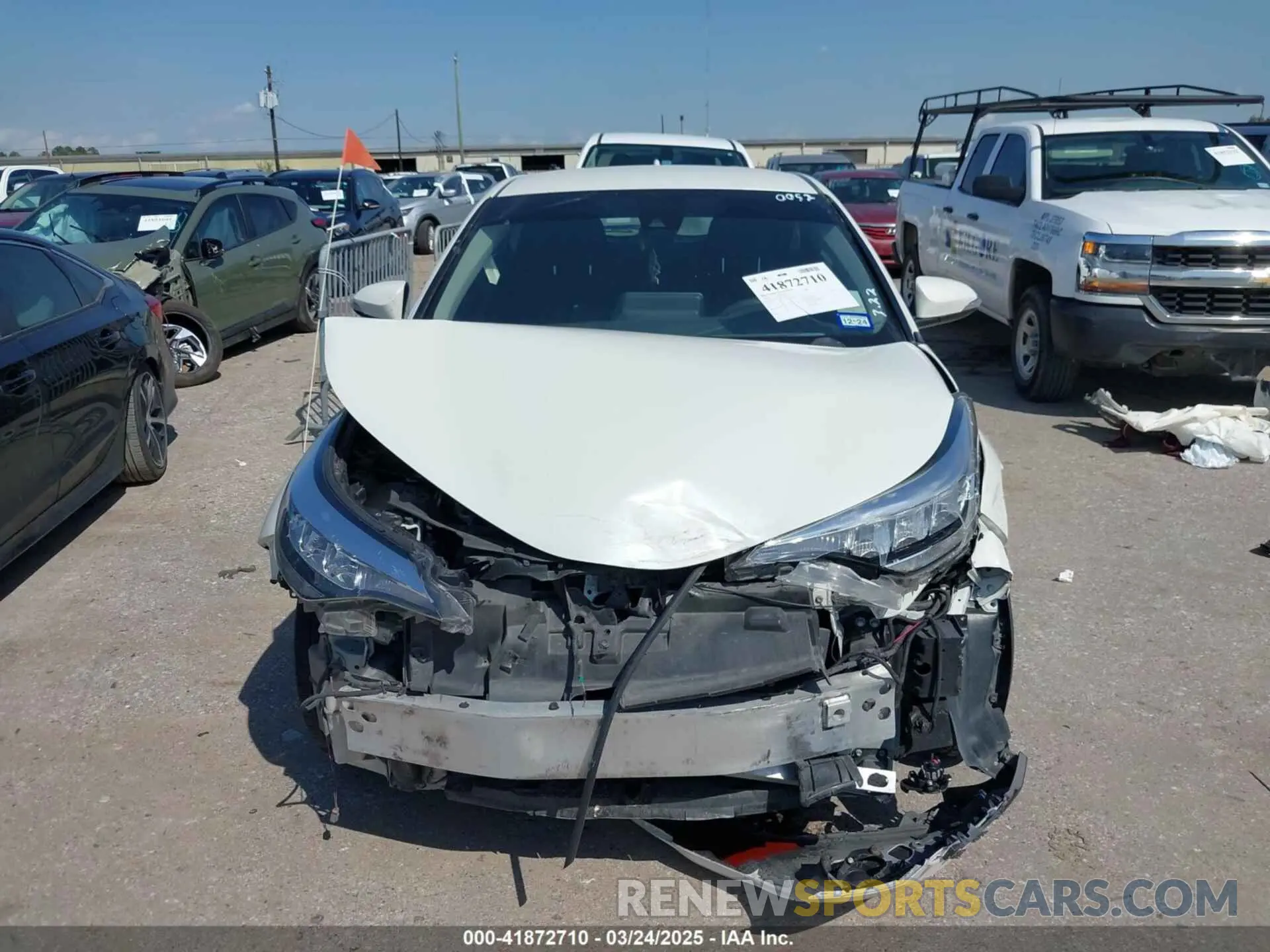 12 fotografías del automóvil dañado JTNKHMBX8L1070052 TOYOTA C-HR 2020