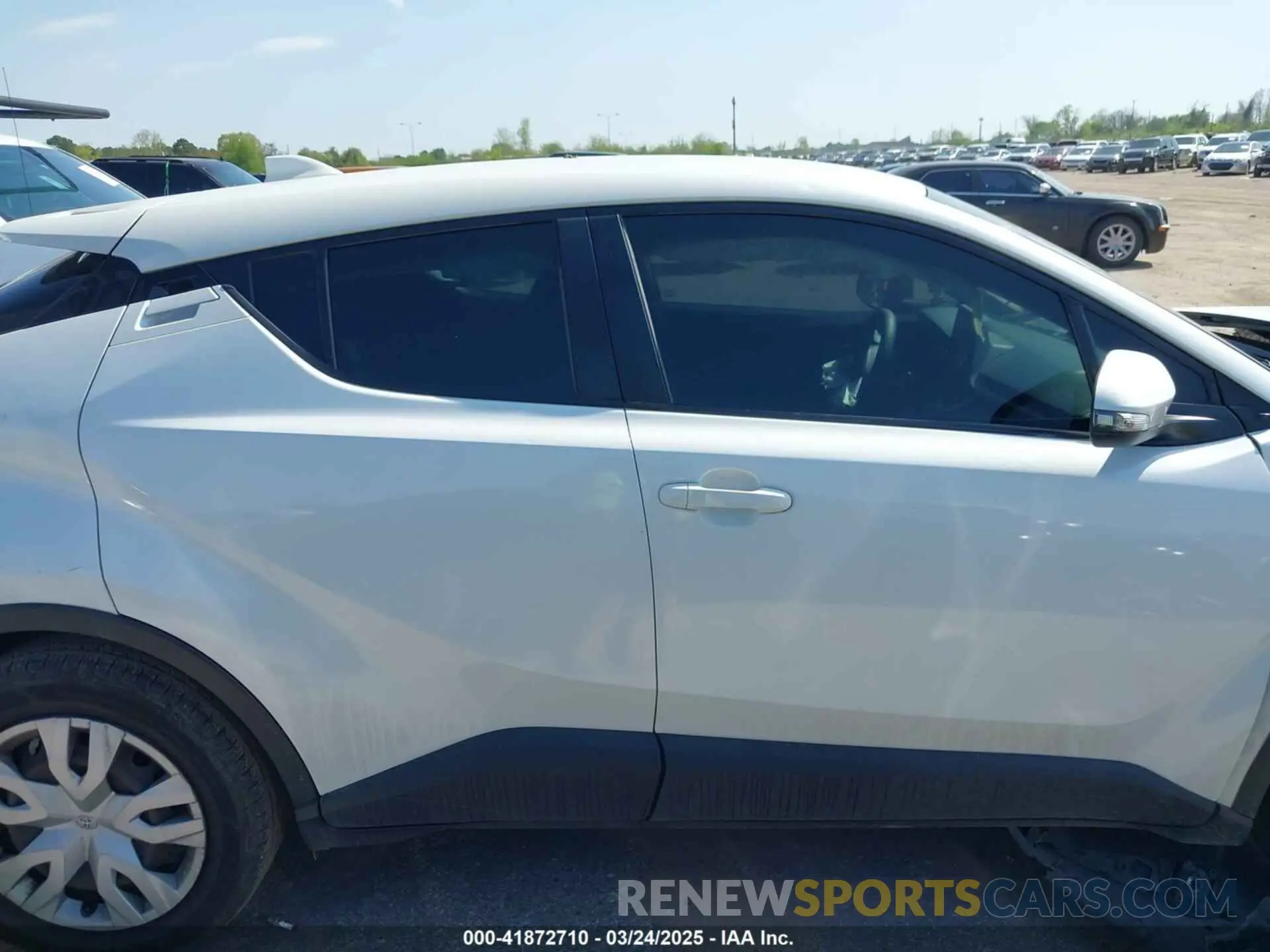 13 fotografías del automóvil dañado JTNKHMBX8L1070052 TOYOTA C-HR 2020