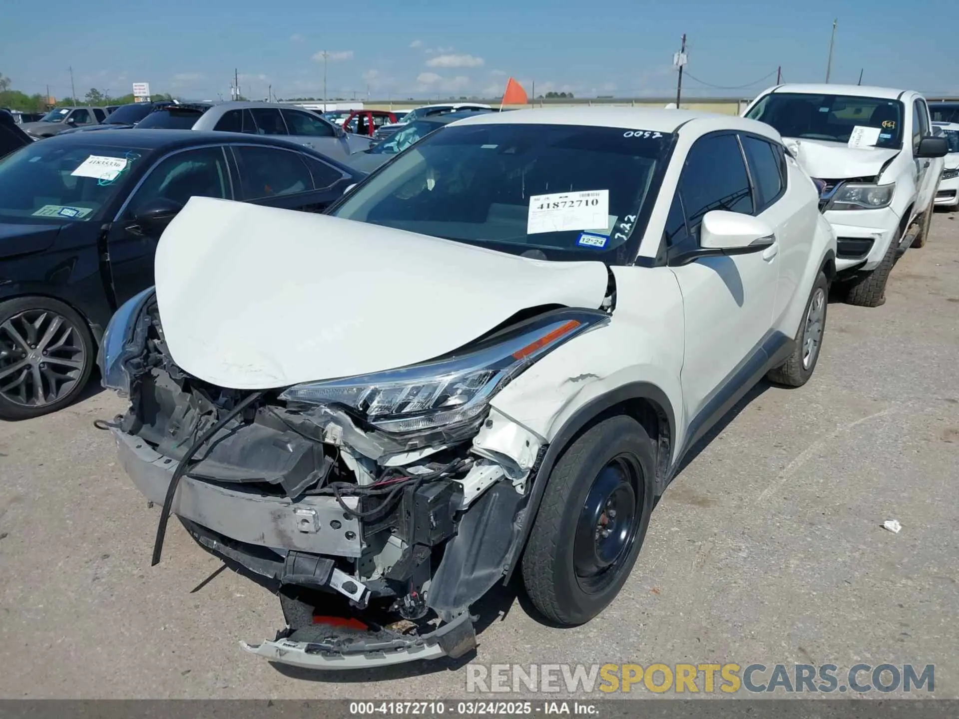 2 fotografías del automóvil dañado JTNKHMBX8L1070052 TOYOTA C-HR 2020