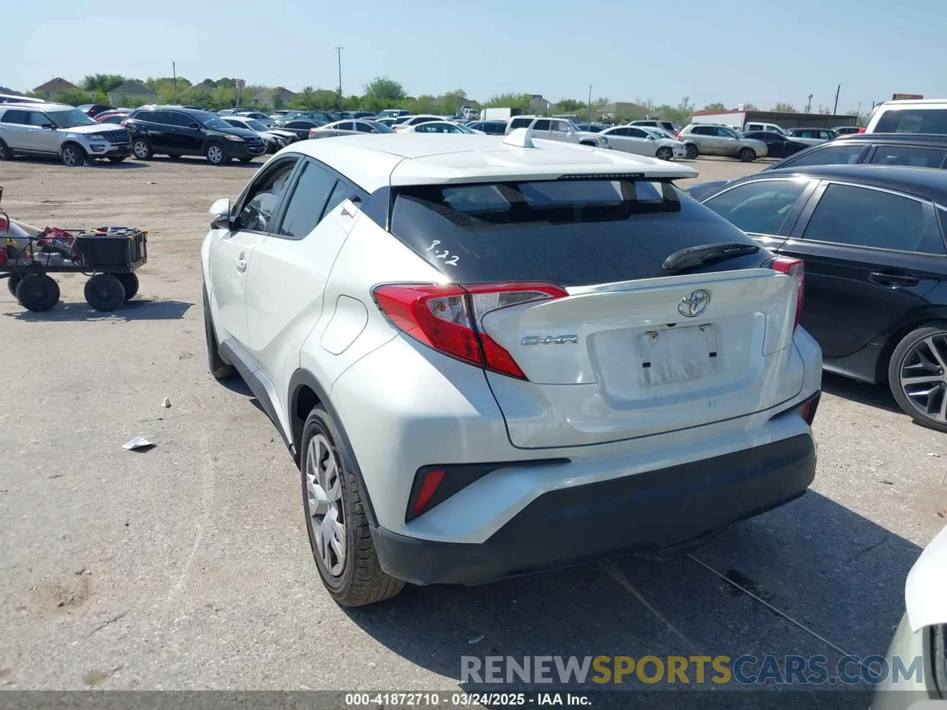 3 fotografías del automóvil dañado JTNKHMBX8L1070052 TOYOTA C-HR 2020