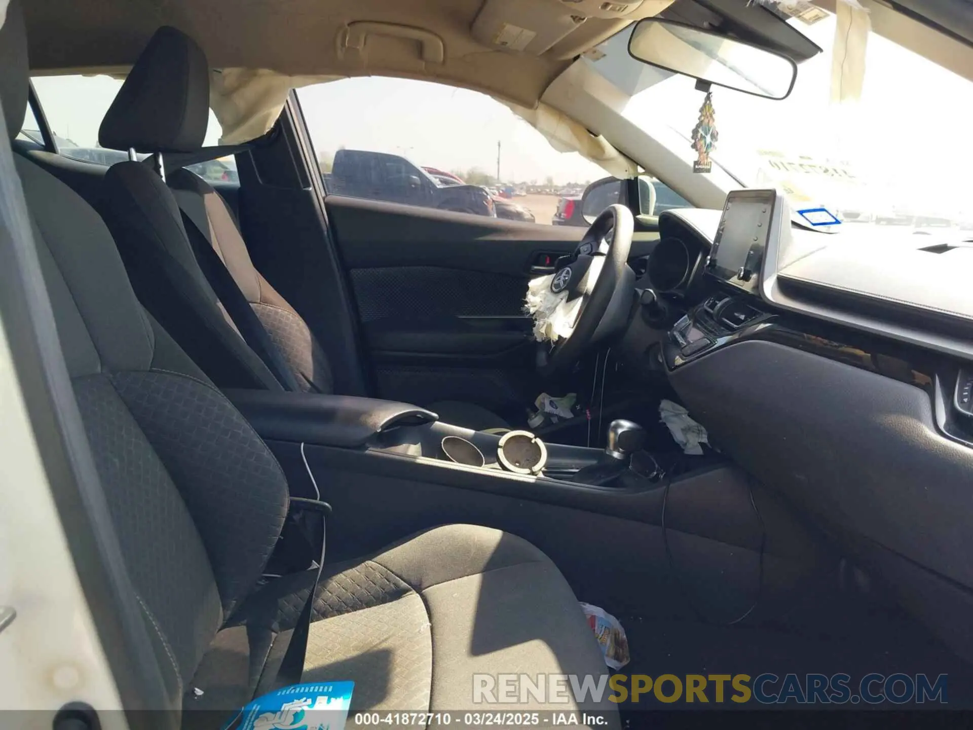 5 fotografías del automóvil dañado JTNKHMBX8L1070052 TOYOTA C-HR 2020