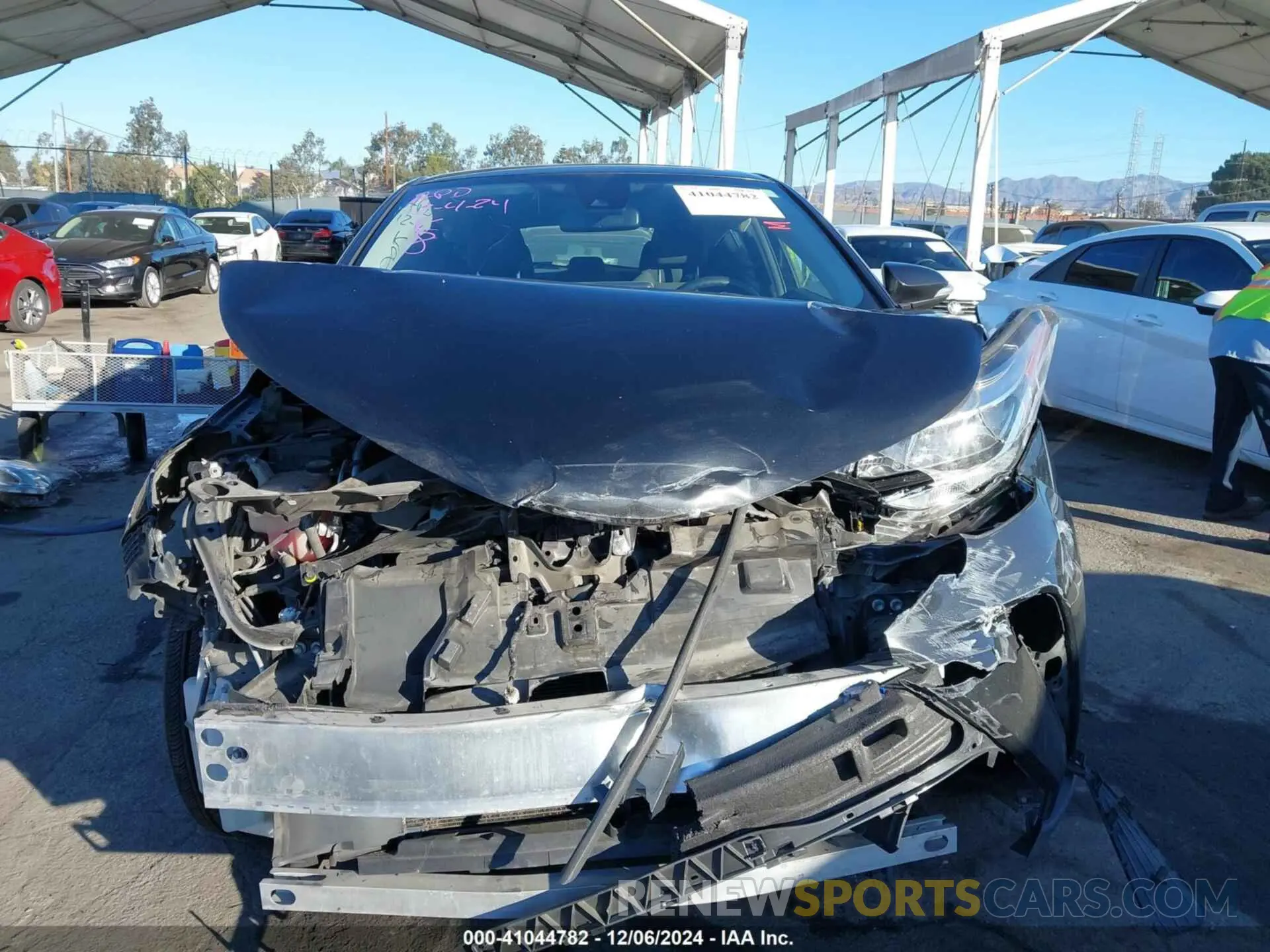 12 fotografías del automóvil dañado JTNKHMBX8L1072903 TOYOTA C-HR 2020