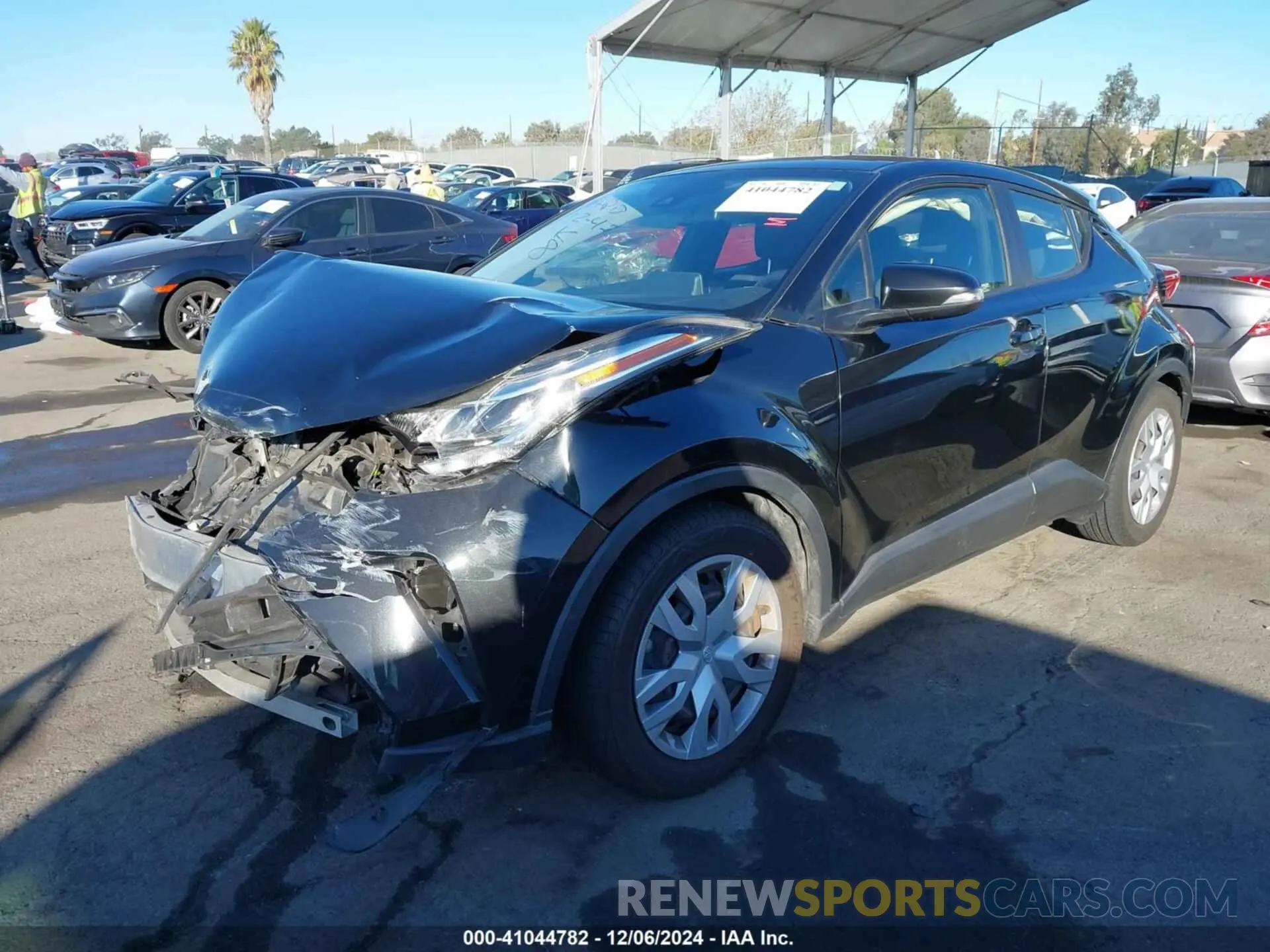2 fotografías del automóvil dañado JTNKHMBX8L1072903 TOYOTA C-HR 2020