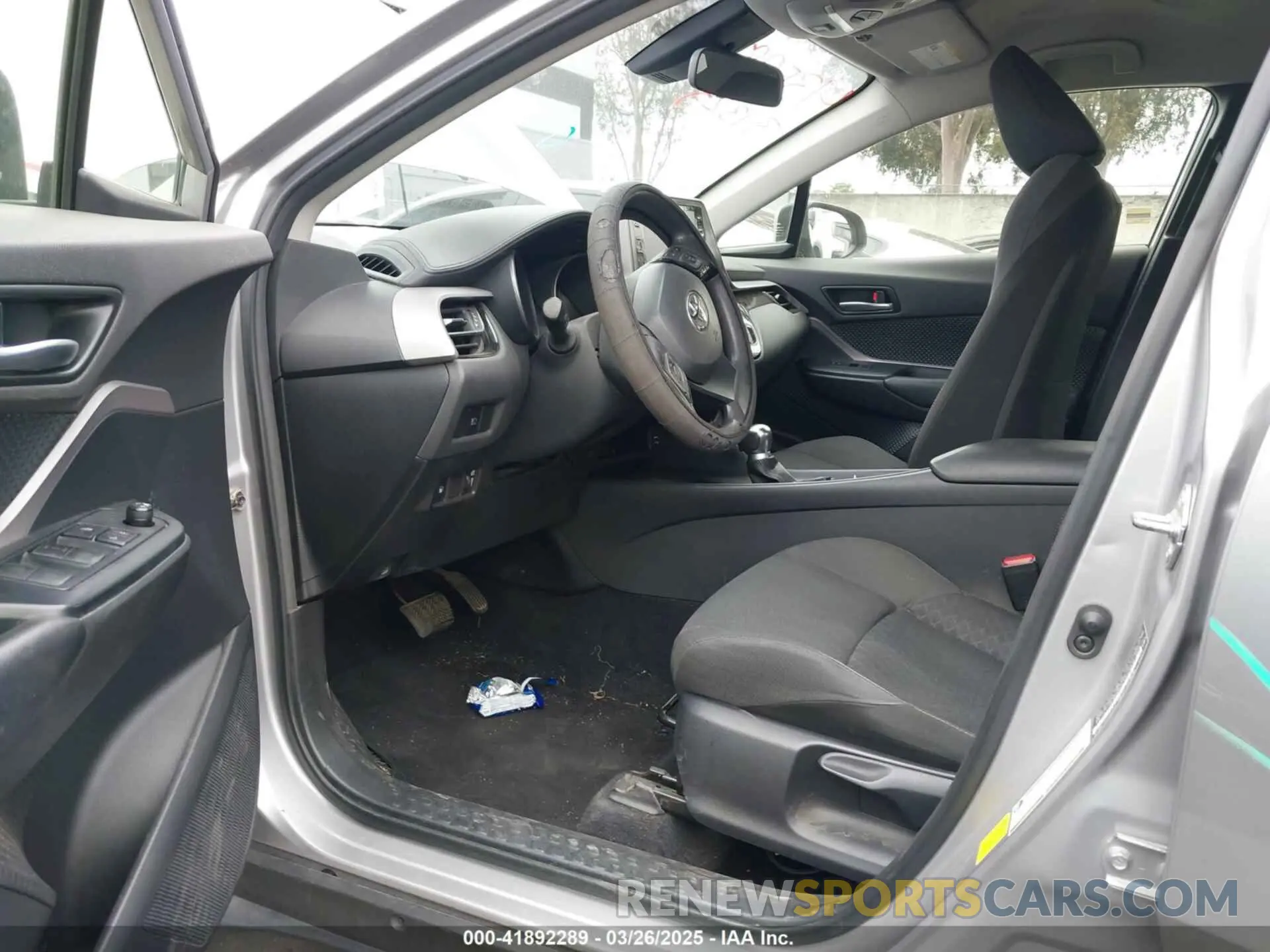19 fotografías del automóvil dañado JTNKHMBX8L1075302 TOYOTA C-HR 2020