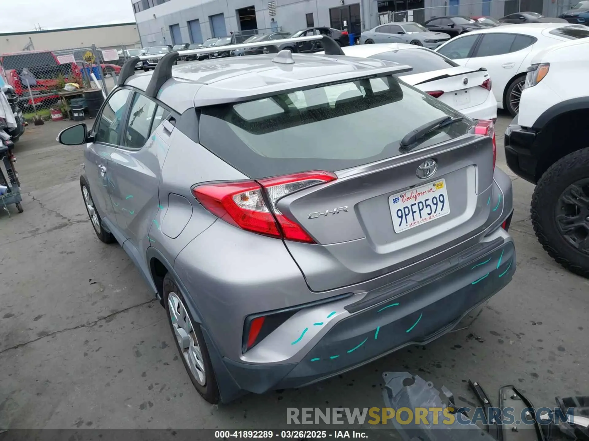 3 fotografías del automóvil dañado JTNKHMBX8L1075302 TOYOTA C-HR 2020