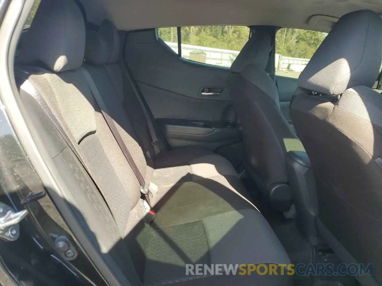 10 fotografías del automóvil dañado JTNKHMBX9L1073624 TOYOTA C-HR 2020