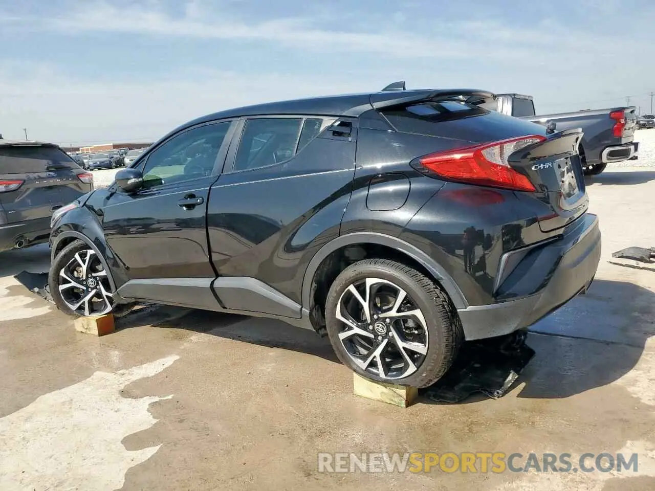 2 fotografías del automóvil dañado JTNKHMBX9L1077558 TOYOTA C-HR 2020