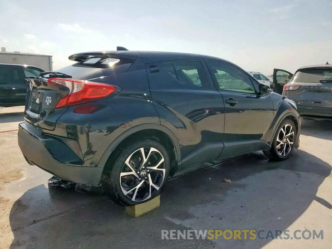 3 fotografías del automóvil dañado JTNKHMBX9L1077558 TOYOTA C-HR 2020