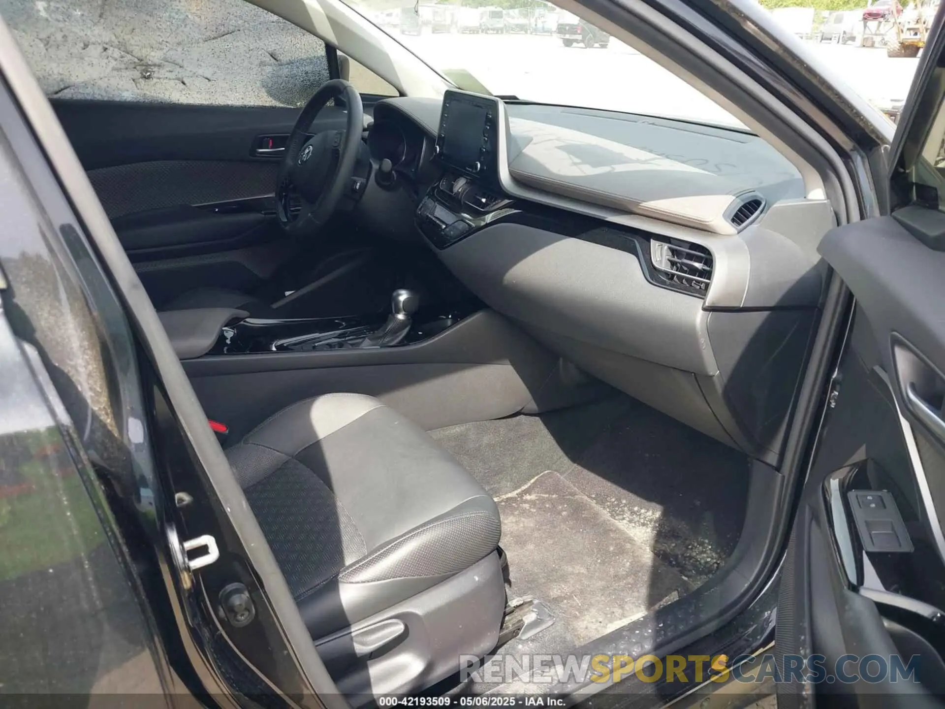 5 fotografías del automóvil dañado JTNKHMBX9L1078869 TOYOTA C-HR 2020