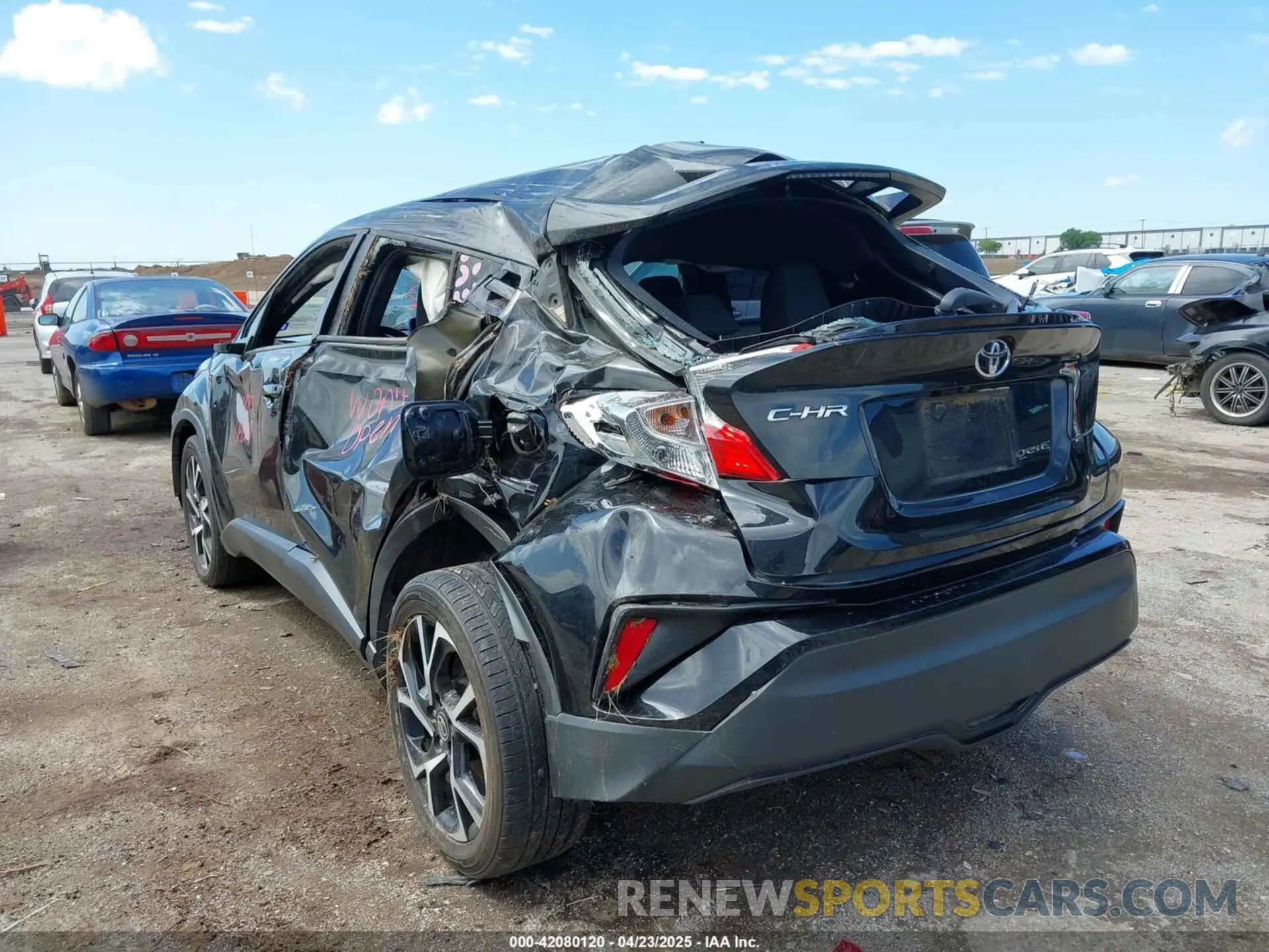 3 fotografías del automóvil dañado NMTKHMBX0LR103907 TOYOTA C-HR 2020