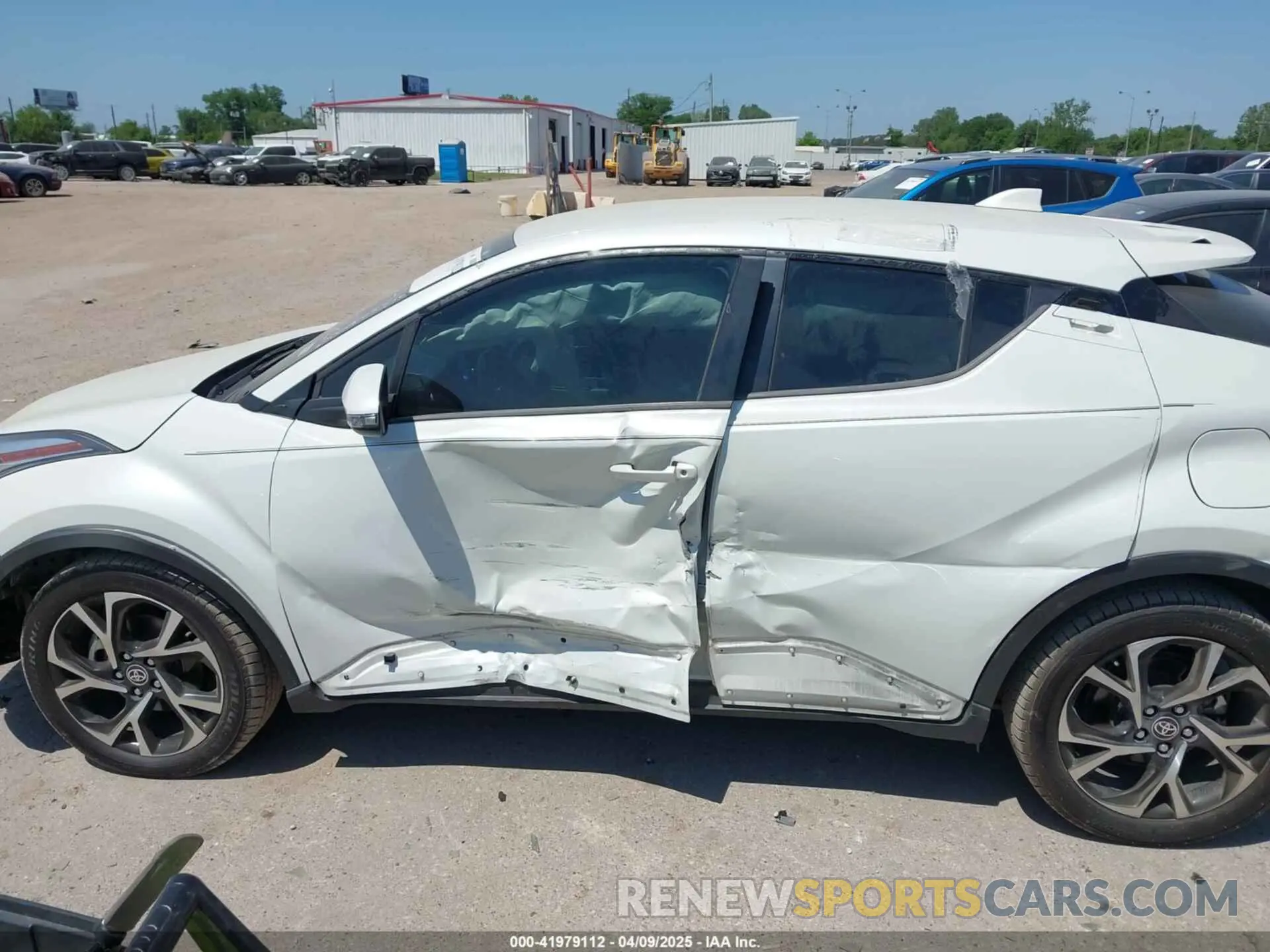 15 fotografías del automóvil dañado NMTKHMBX1LR107092 TOYOTA C-HR 2020