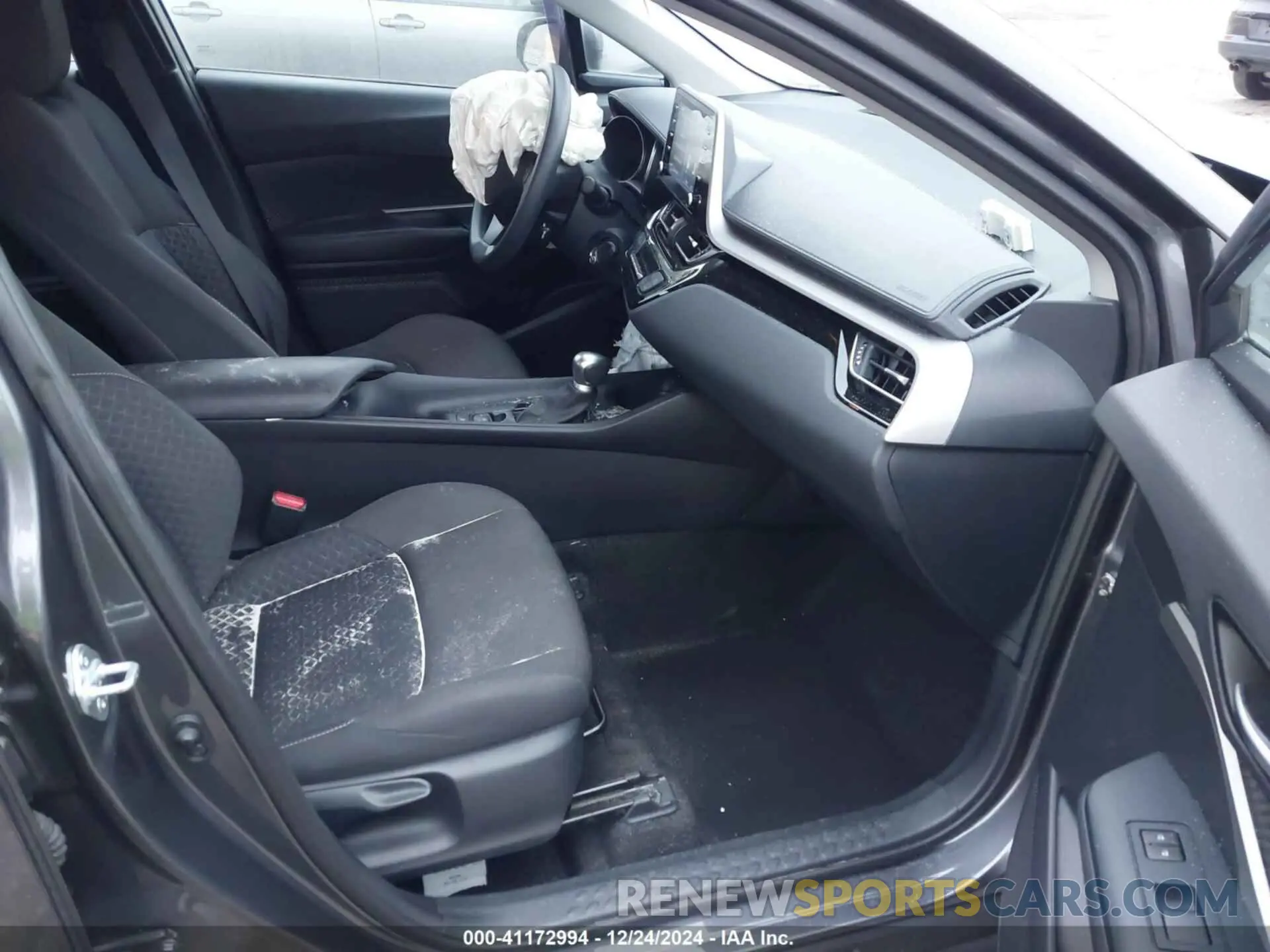 5 fotografías del automóvil dañado NMTKHMBX1LR116438 TOYOTA C-HR 2020