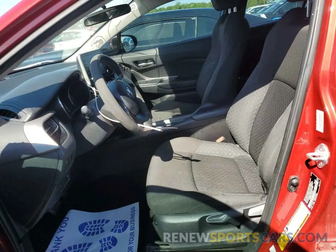 7 fotografías del automóvil dañado NMTKHMBX2LR104668 TOYOTA C-HR 2020