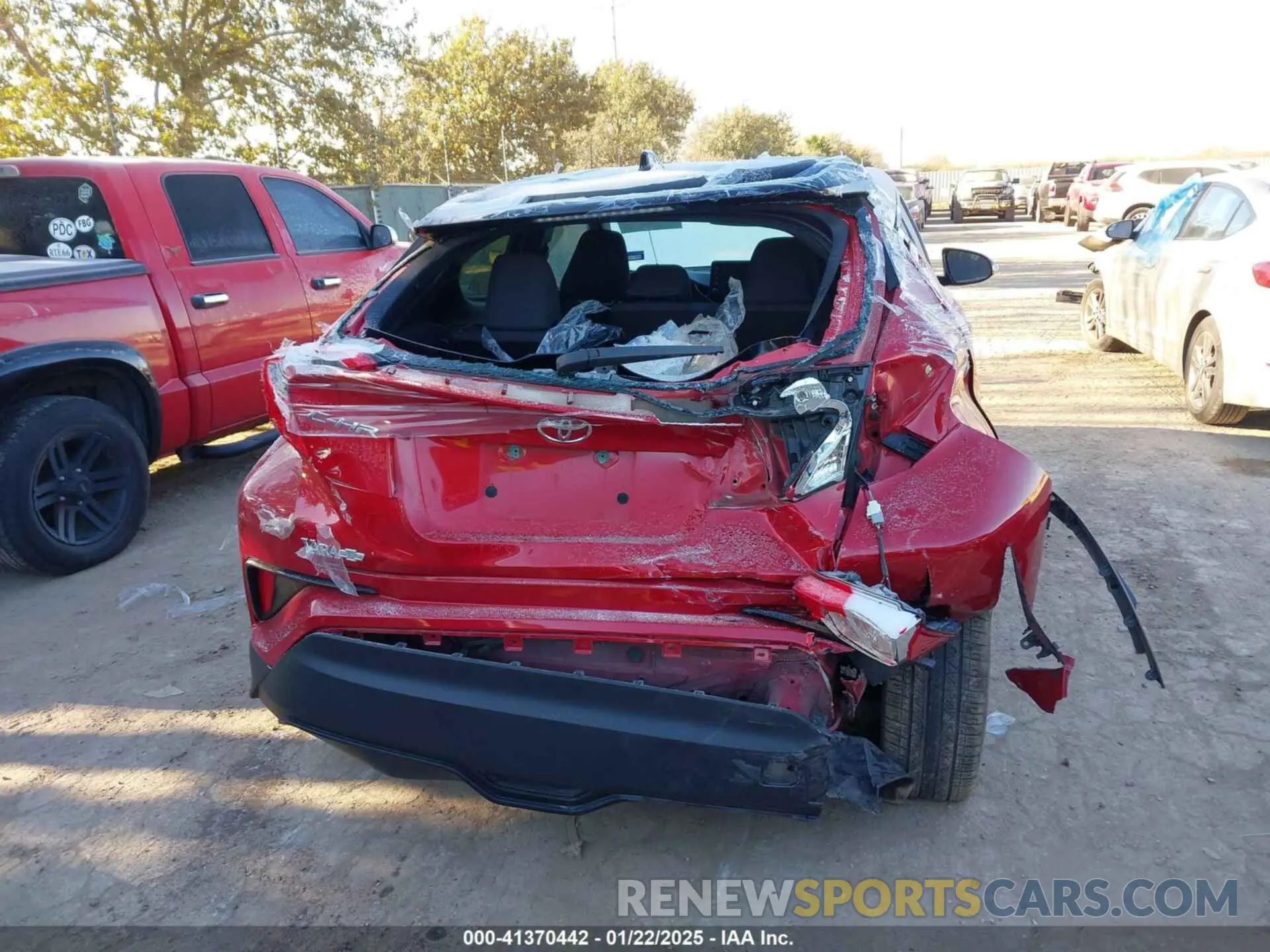 16 fotografías del automóvil dañado NMTKHMBX2LR105058 TOYOTA C-HR 2020
