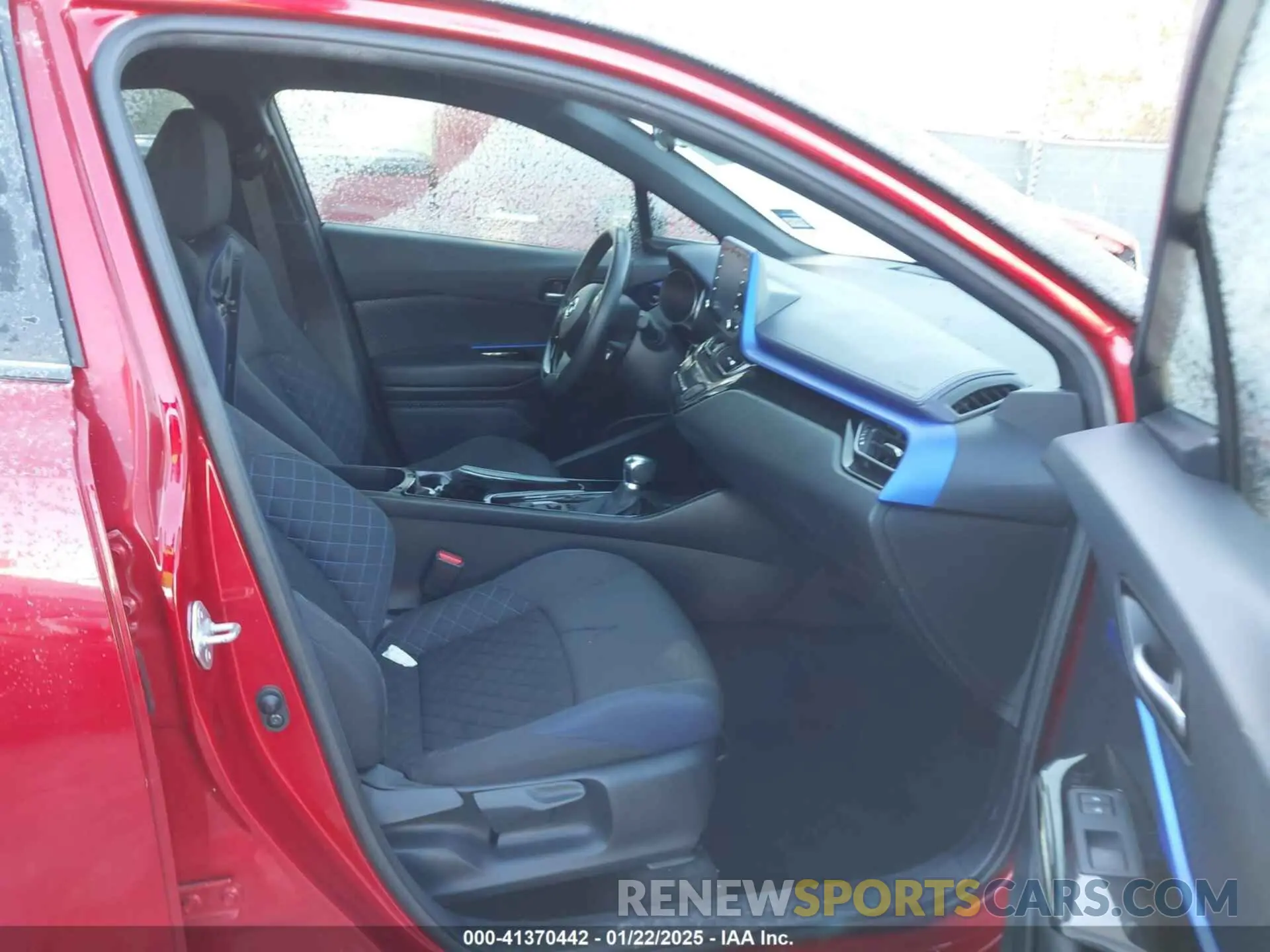 5 fotografías del automóvil dañado NMTKHMBX2LR105058 TOYOTA C-HR 2020