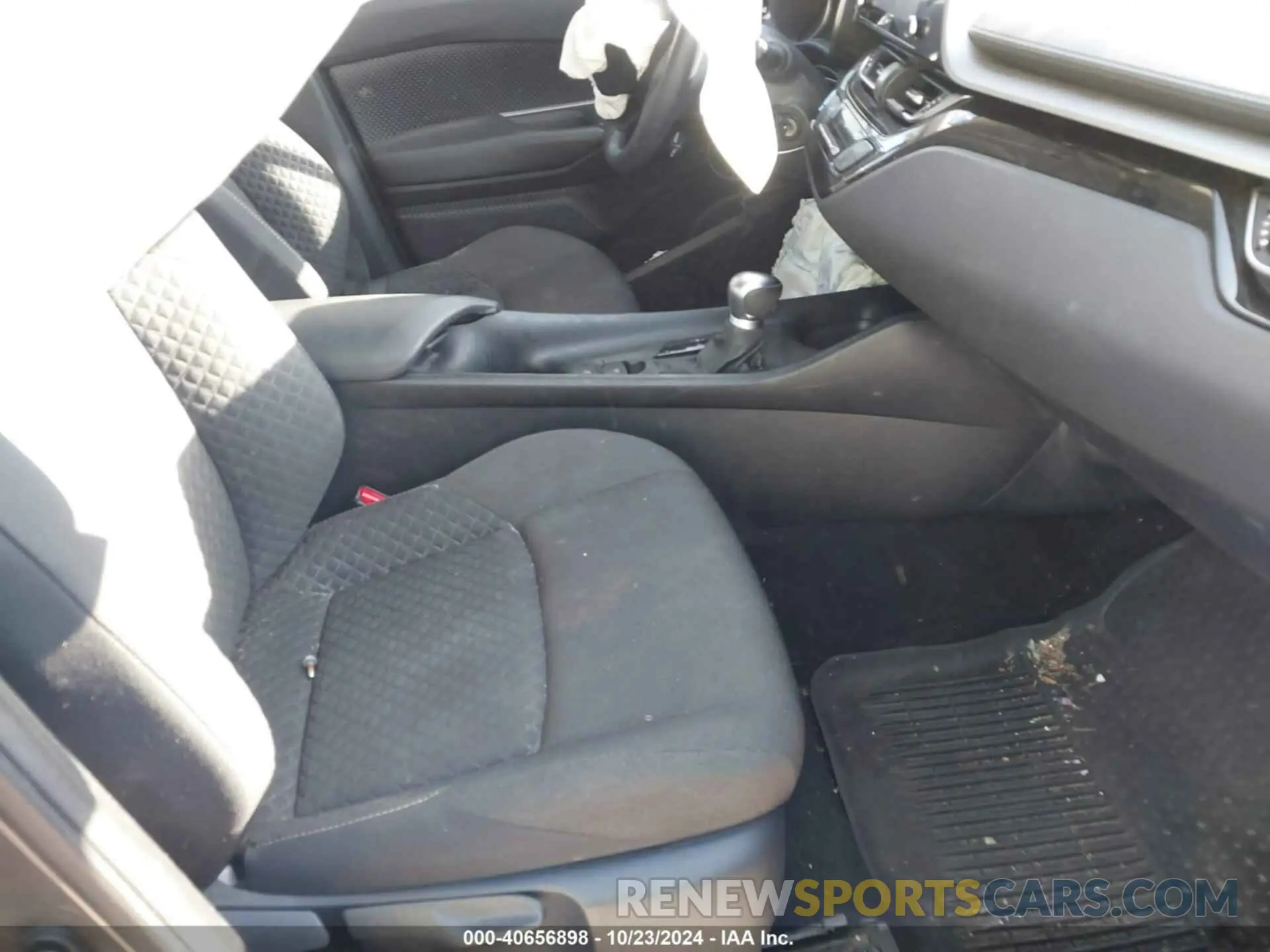 5 fotografías del automóvil dañado NMTKHMBX2LR105559 TOYOTA C-HR 2020