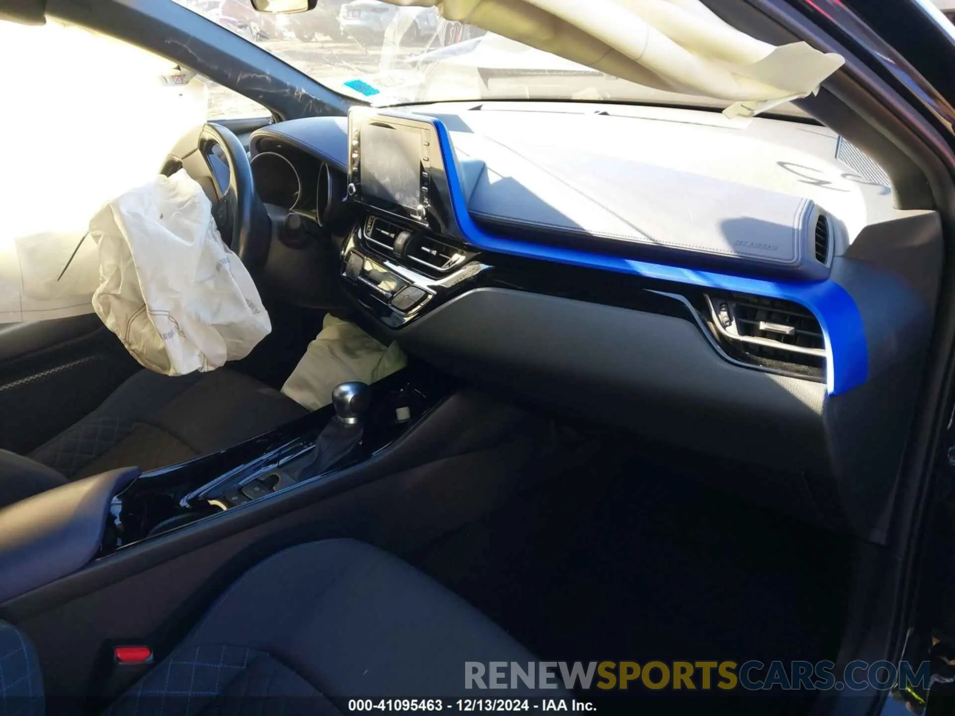 5 fotografías del automóvil dañado NMTKHMBX2LR114276 TOYOTA C-HR 2020