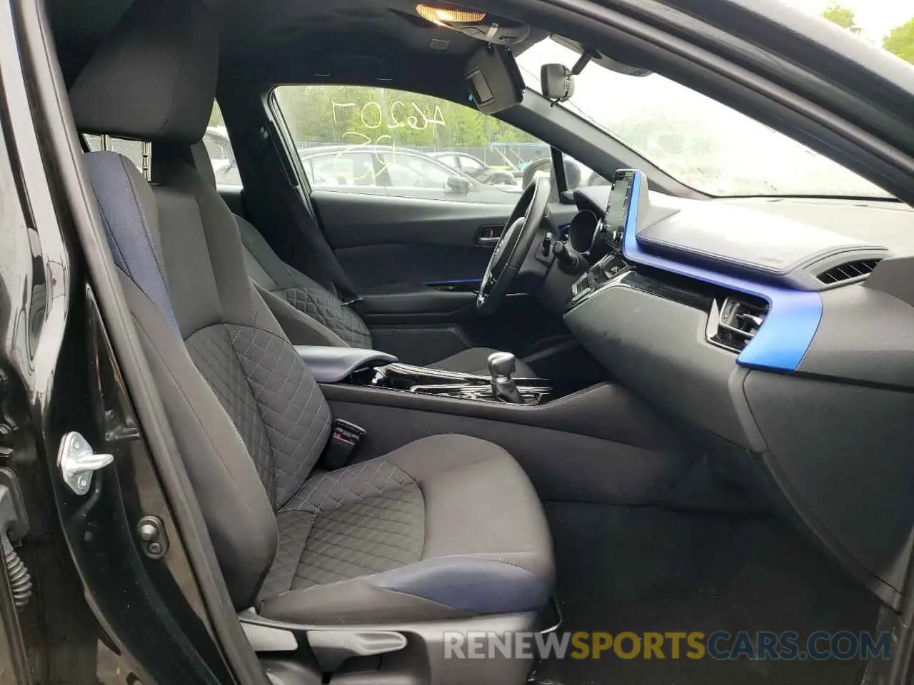 5 fotografías del automóvil dañado NMTKHMBX4LR103036 TOYOTA C-HR 2020