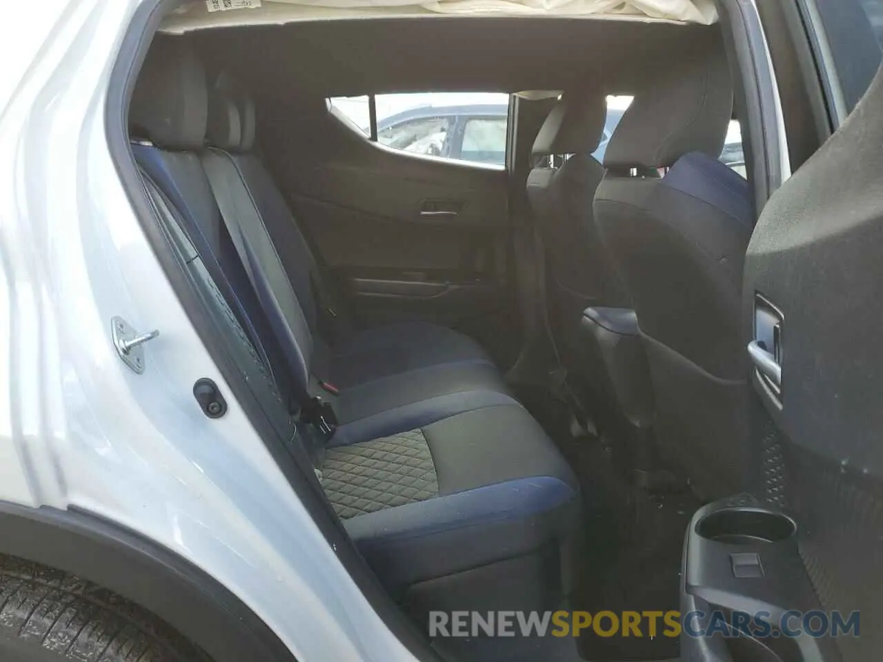 10 fotografías del automóvil dañado NMTKHMBX4LR109743 TOYOTA C-HR 2020