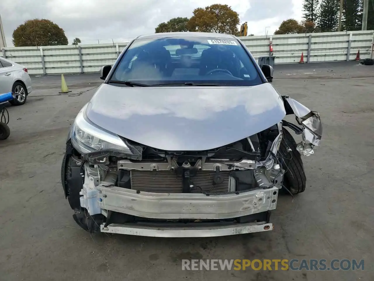 5 fotografías del automóvil dañado NMTKHMBX5LR104910 TOYOTA C-HR 2020
