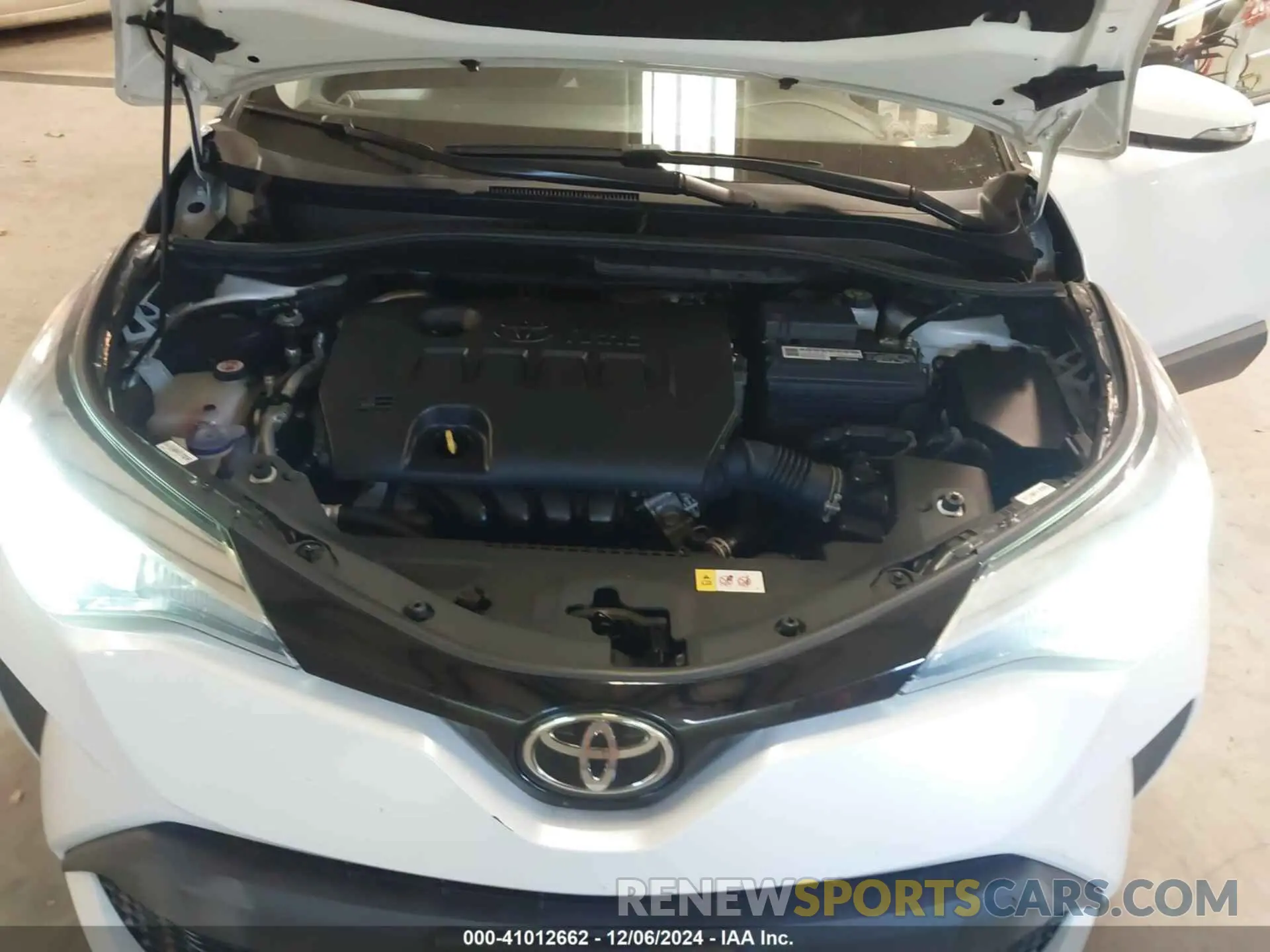 10 fotografías del automóvil dañado NMTKHMBX5LR105281 TOYOTA C-HR 2020