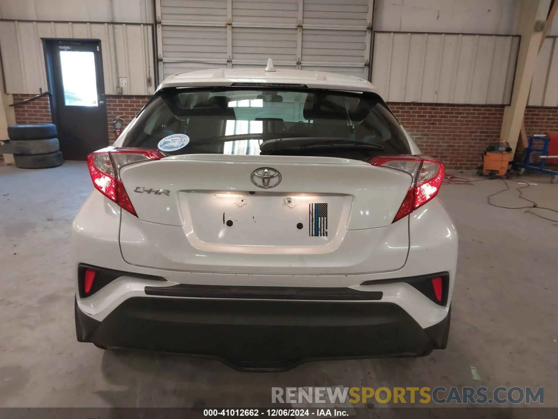 17 fotografías del automóvil dañado NMTKHMBX5LR105281 TOYOTA C-HR 2020
