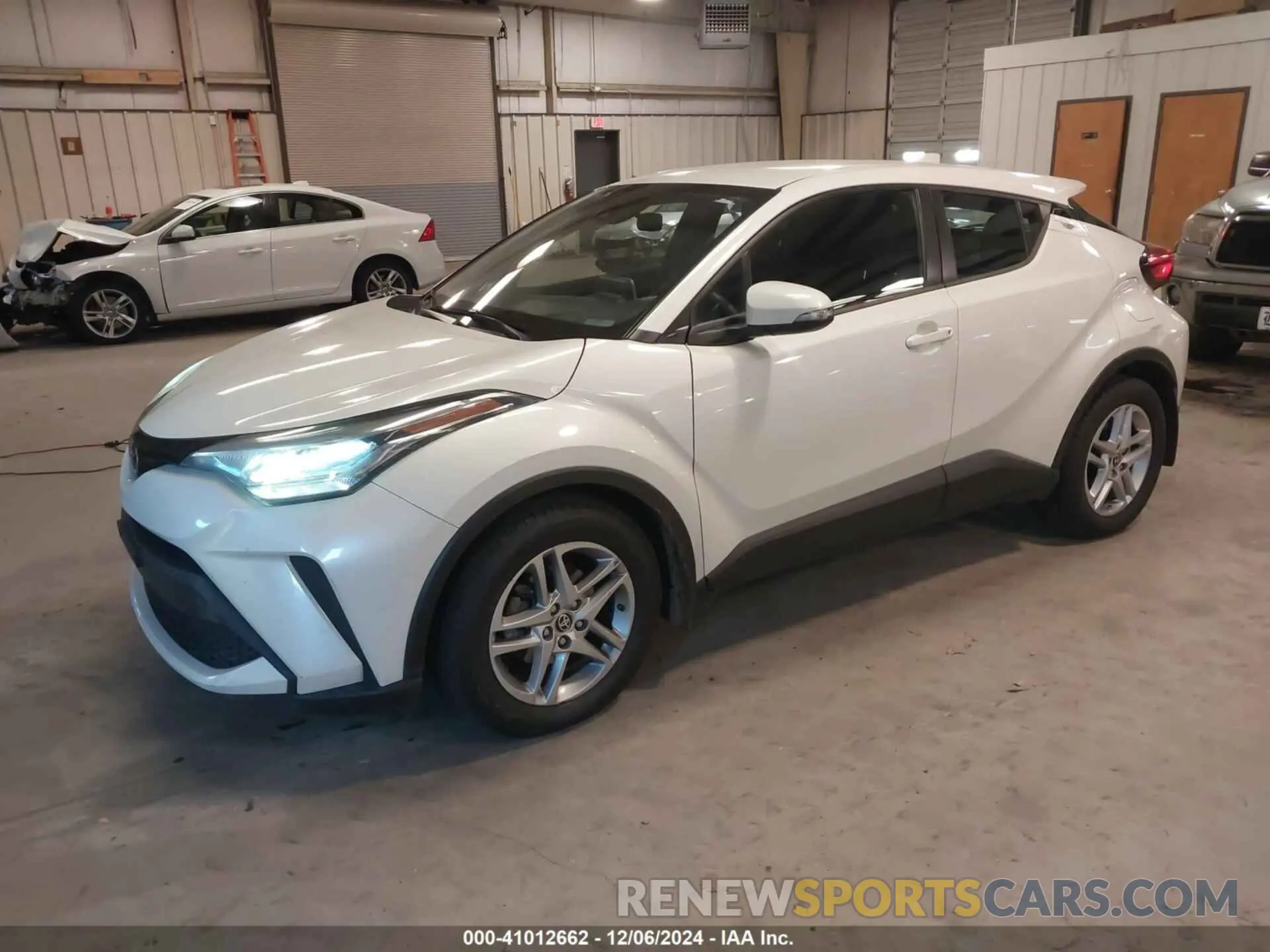 2 fotografías del automóvil dañado NMTKHMBX5LR105281 TOYOTA C-HR 2020