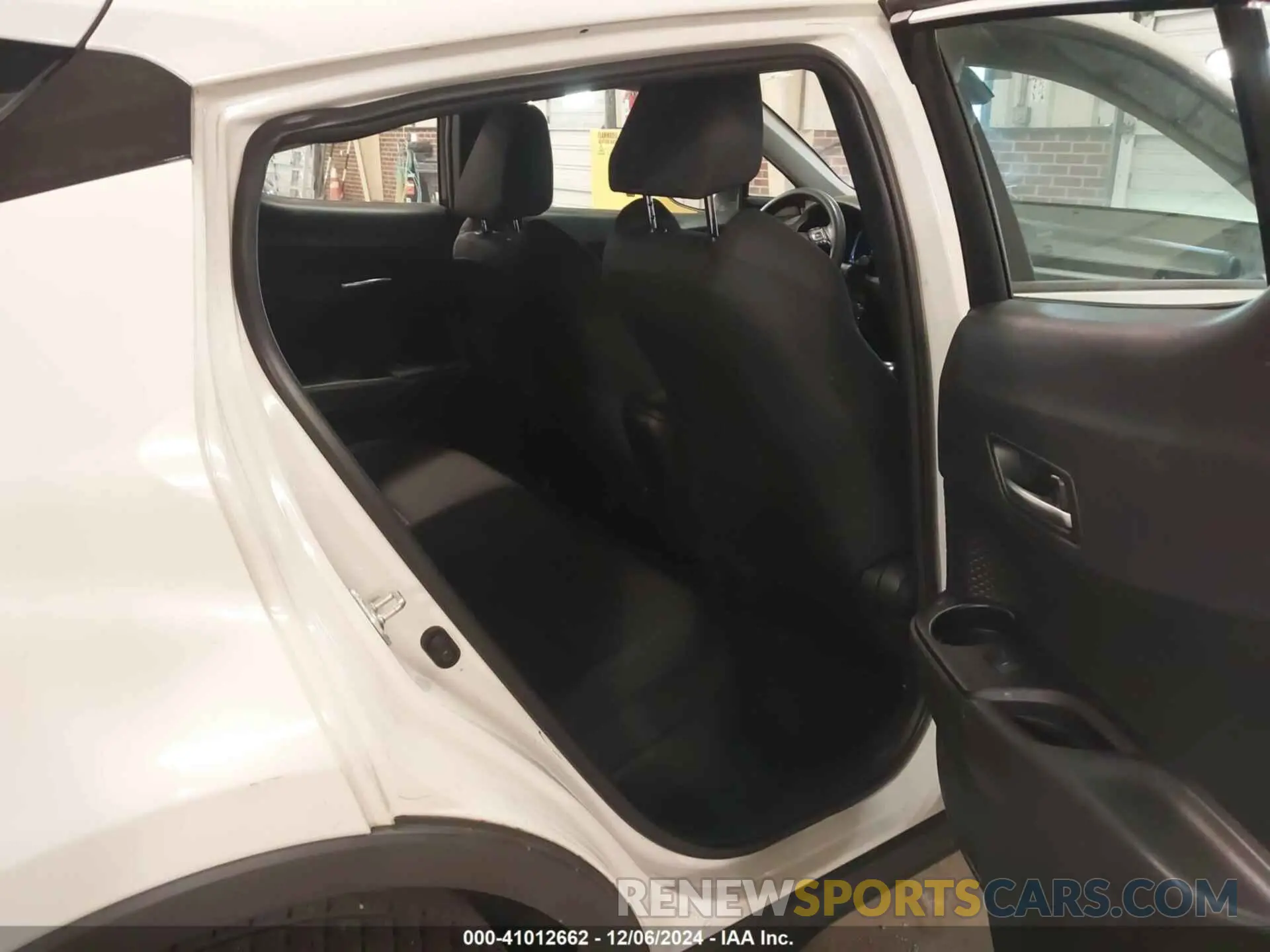 8 fotografías del automóvil dañado NMTKHMBX5LR105281 TOYOTA C-HR 2020