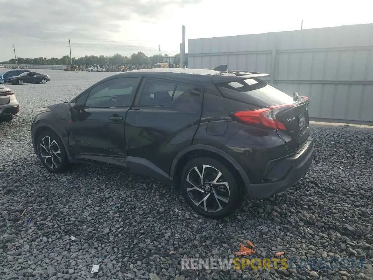 2 fotografías del automóvil dañado NMTKHMBX5LR105717 TOYOTA C-HR 2020