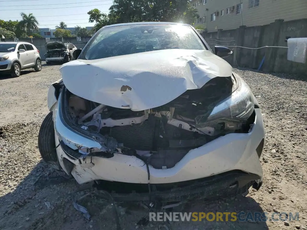 5 fotografías del automóvil dañado NMTKHMBX5LR109721 TOYOTA C-HR 2020