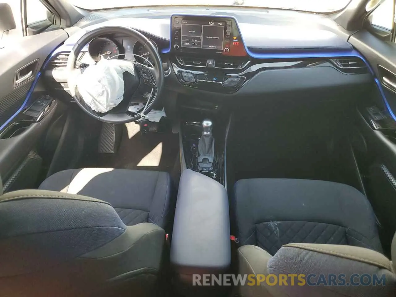8 fotografías del automóvil dañado NMTKHMBX5LR109721 TOYOTA C-HR 2020