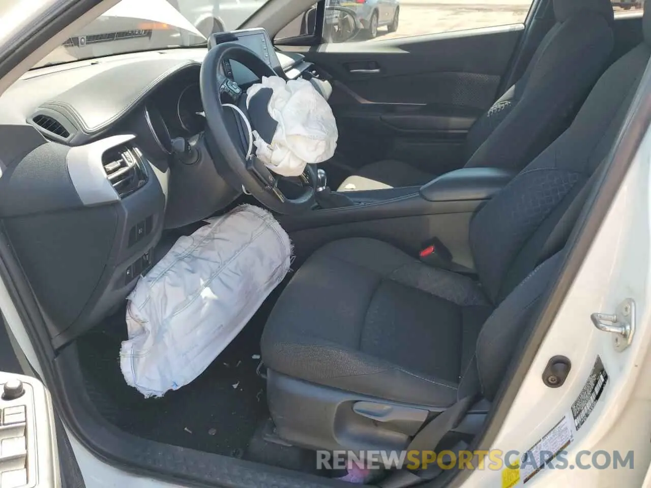 7 fotografías del automóvil dañado NMTKHMBX5LR111713 TOYOTA C-HR 2020