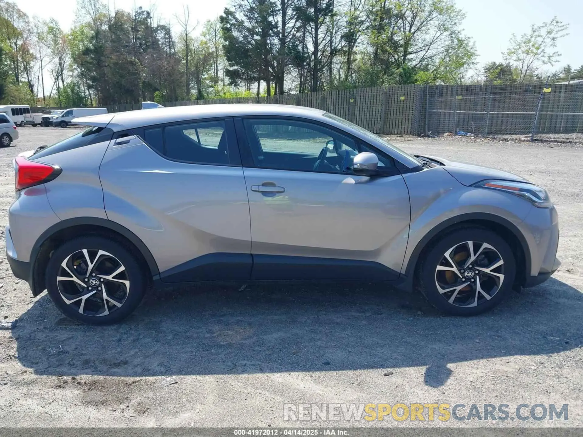 13 fotografías del automóvil dañado NMTKHMBX6LR106469 TOYOTA C-HR 2020