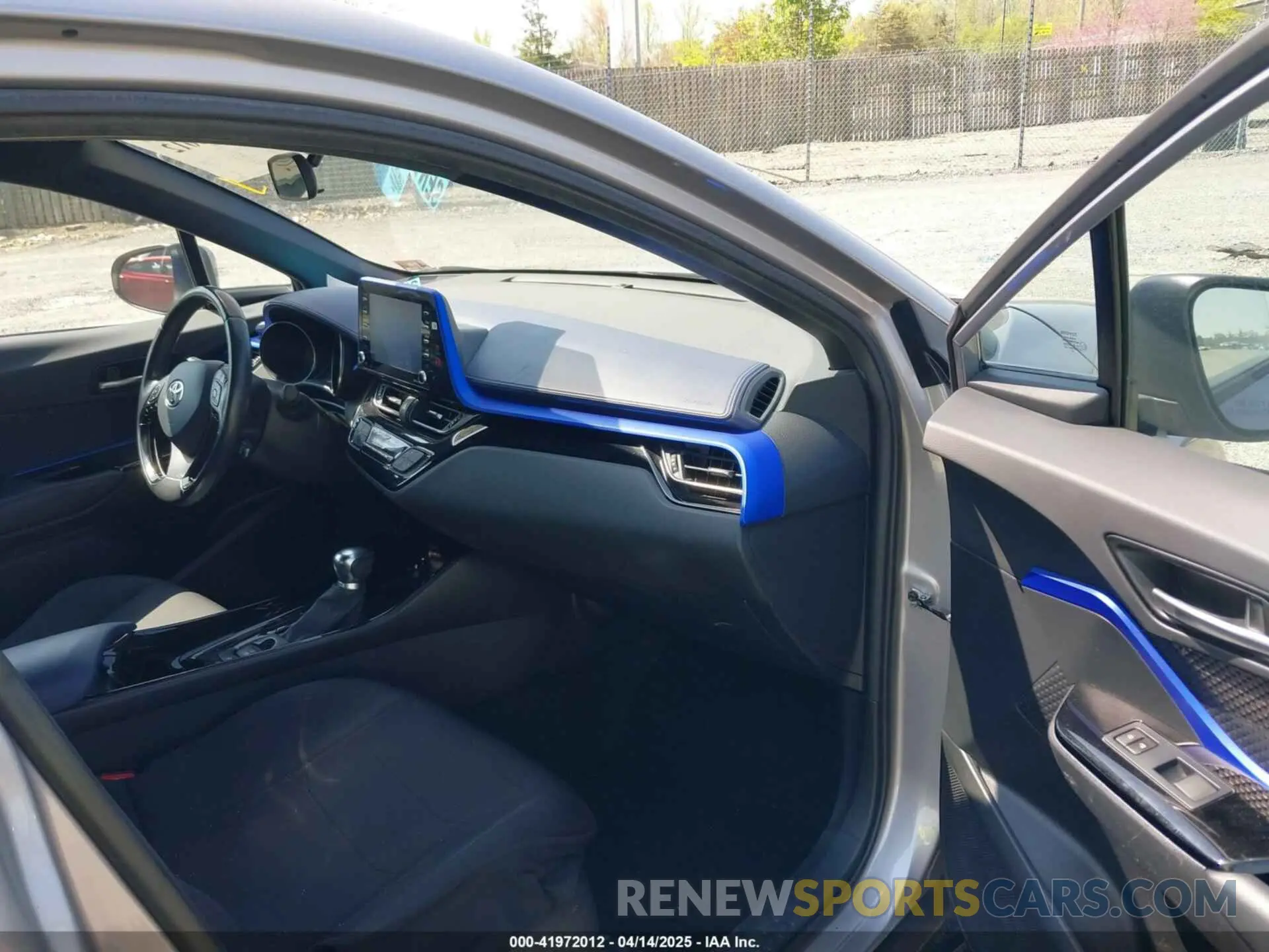 5 fotografías del automóvil dañado NMTKHMBX6LR106469 TOYOTA C-HR 2020
