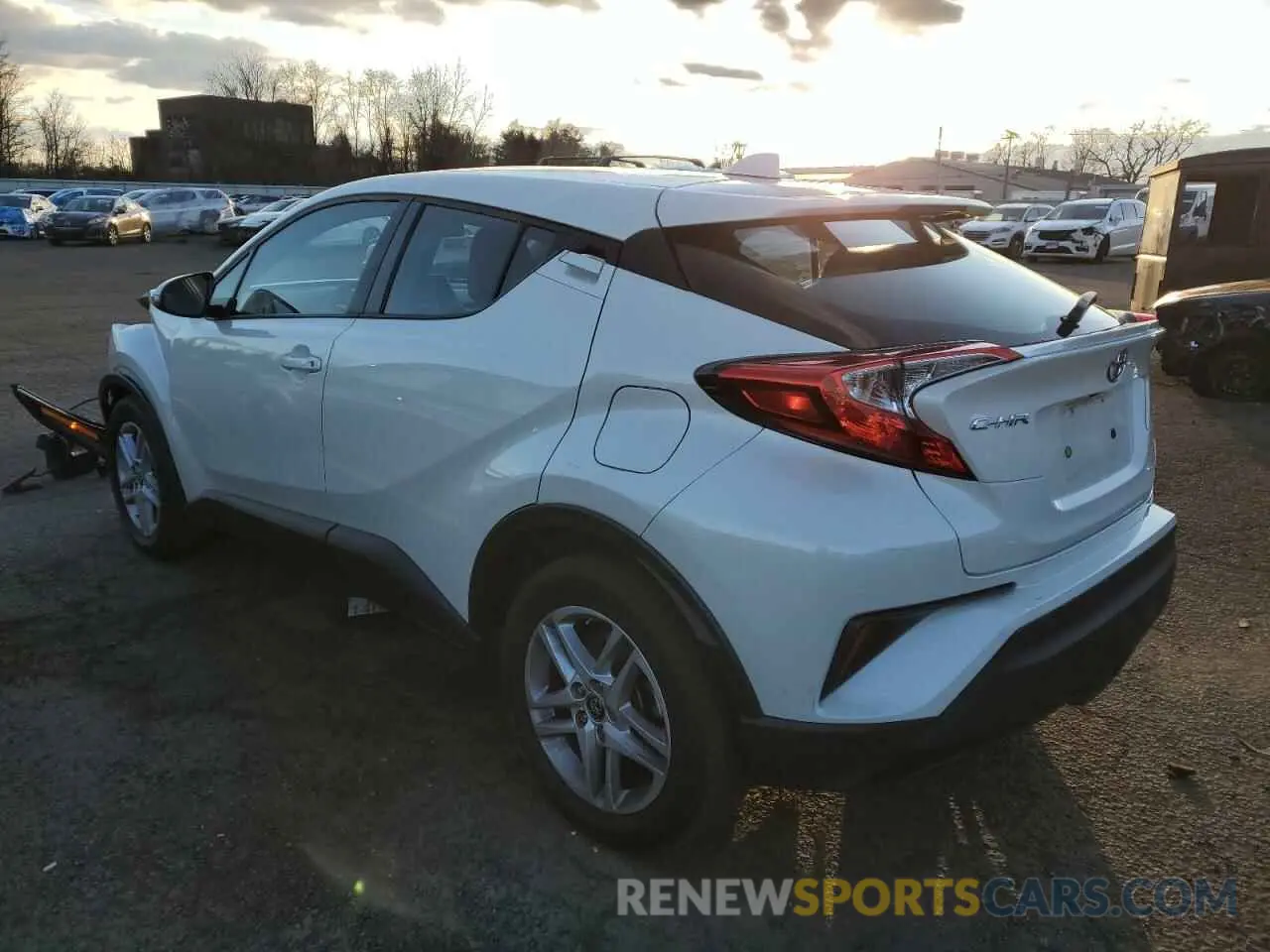 2 fotografías del automóvil dañado NMTKHMBX6LR113065 TOYOTA C-HR 2020