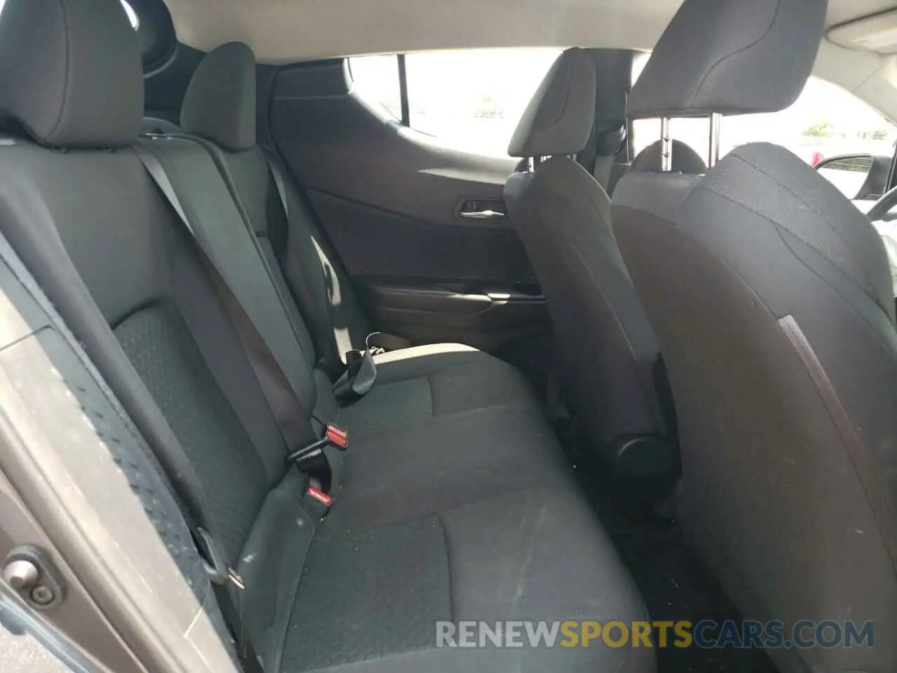 11 fotografías del automóvil dañado NMTKHMBX8LR103444 TOYOTA C-HR 2020